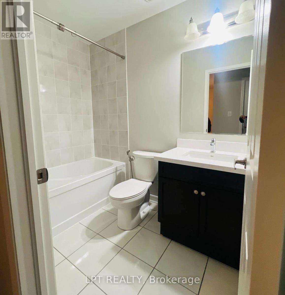104 Bannister Crescent, Brampton, Ontario  L7A 4H4 - Photo 8 - W13814842