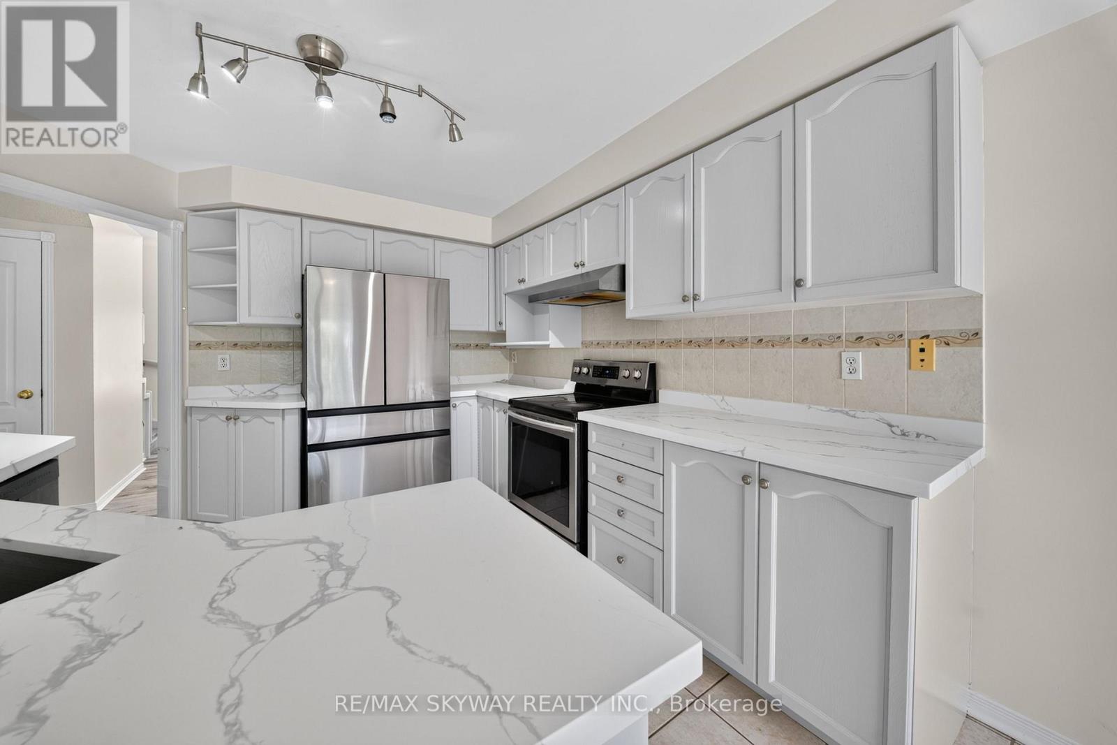 7 Madronna Gardens, Brampton, Ontario  L7A 2V5 - Photo 6 - W13814858