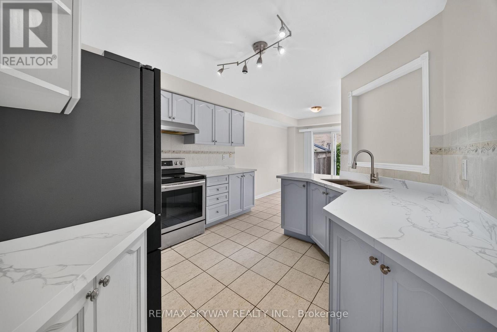 7 Madronna Gardens, Brampton, Ontario  L7A 2V5 - Photo 9 - W13814858