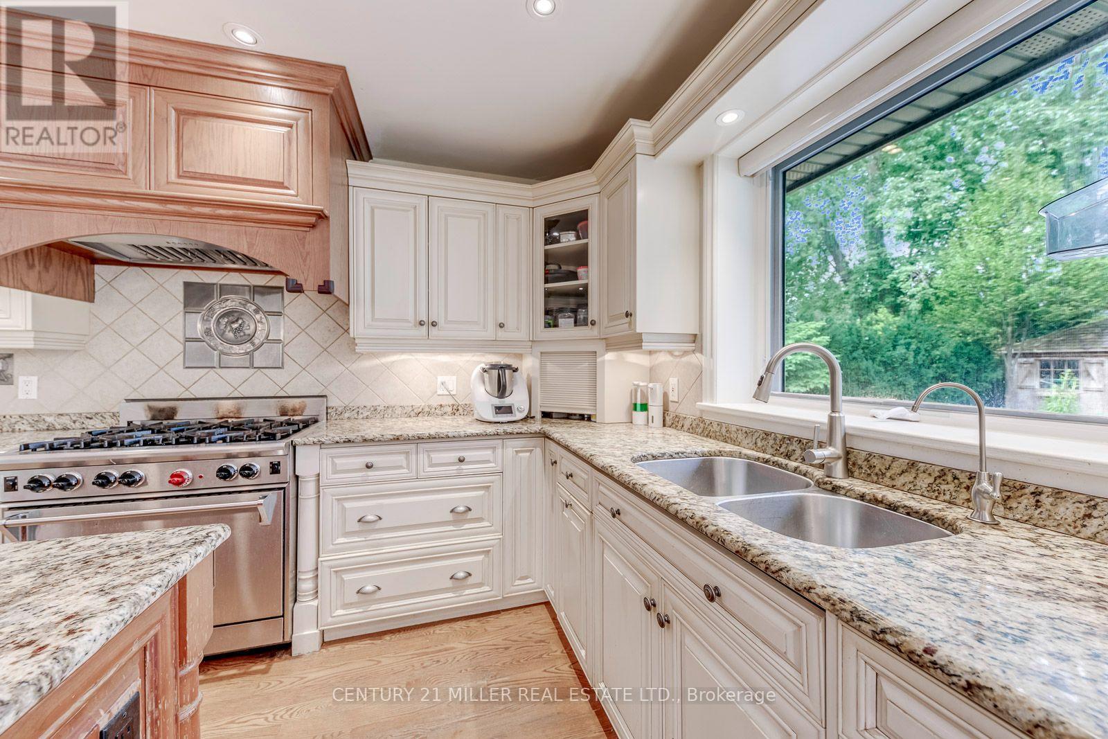 1319 Hillhurst Road, Oakville, Ontario  L6J 1X6 - Photo 19 - W13814894