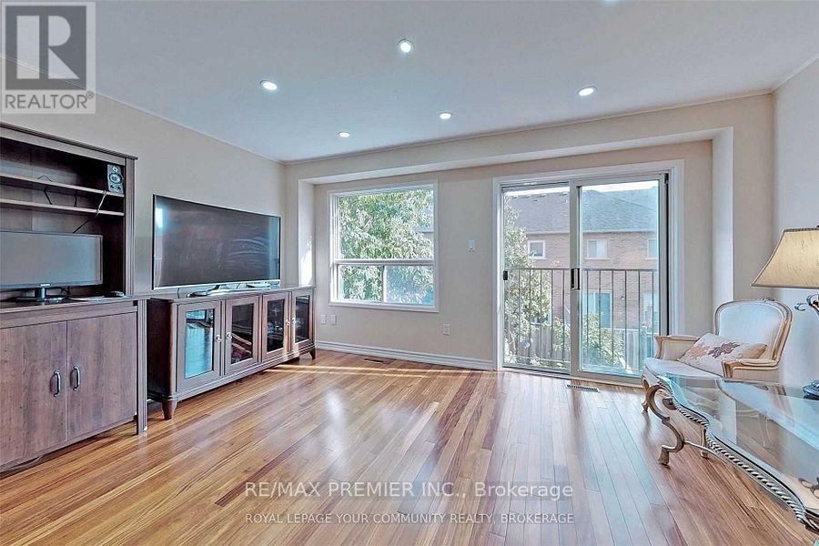 47 Tania Crescent, Vaughan, Ontario  L6A 2M8 - Photo 4 - N13812794