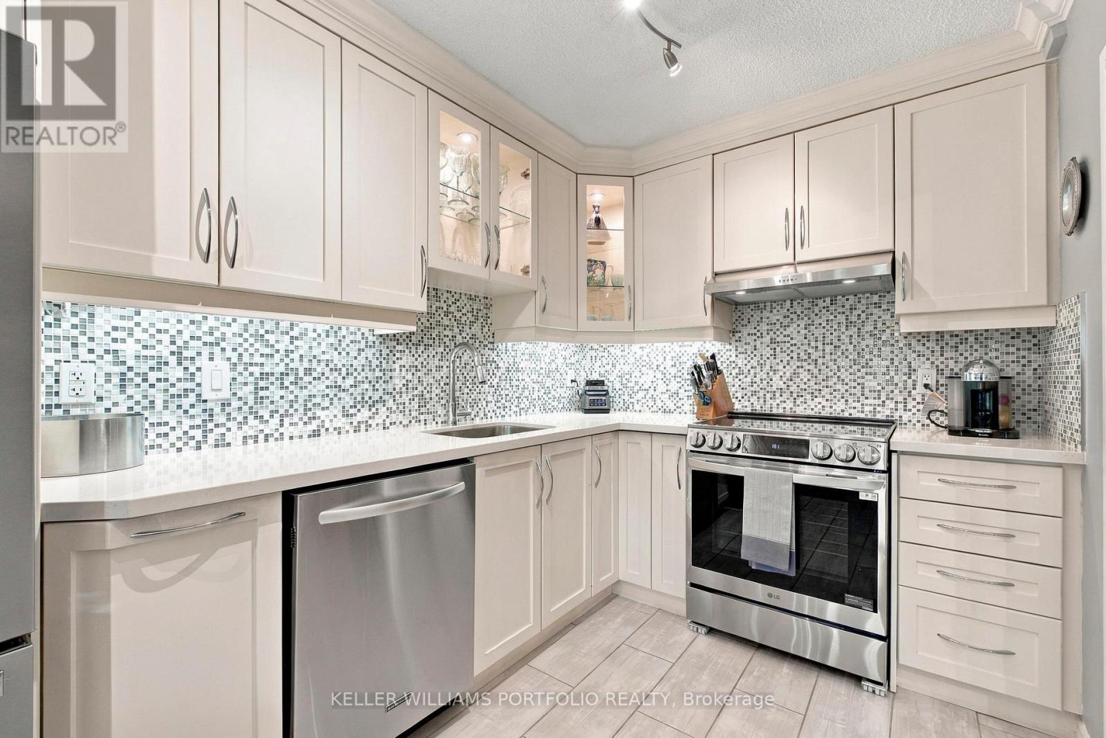 101 - 260 Scarlett Road, Toronto, Ontario M6N 4X6 - Photo 12 - W13810424