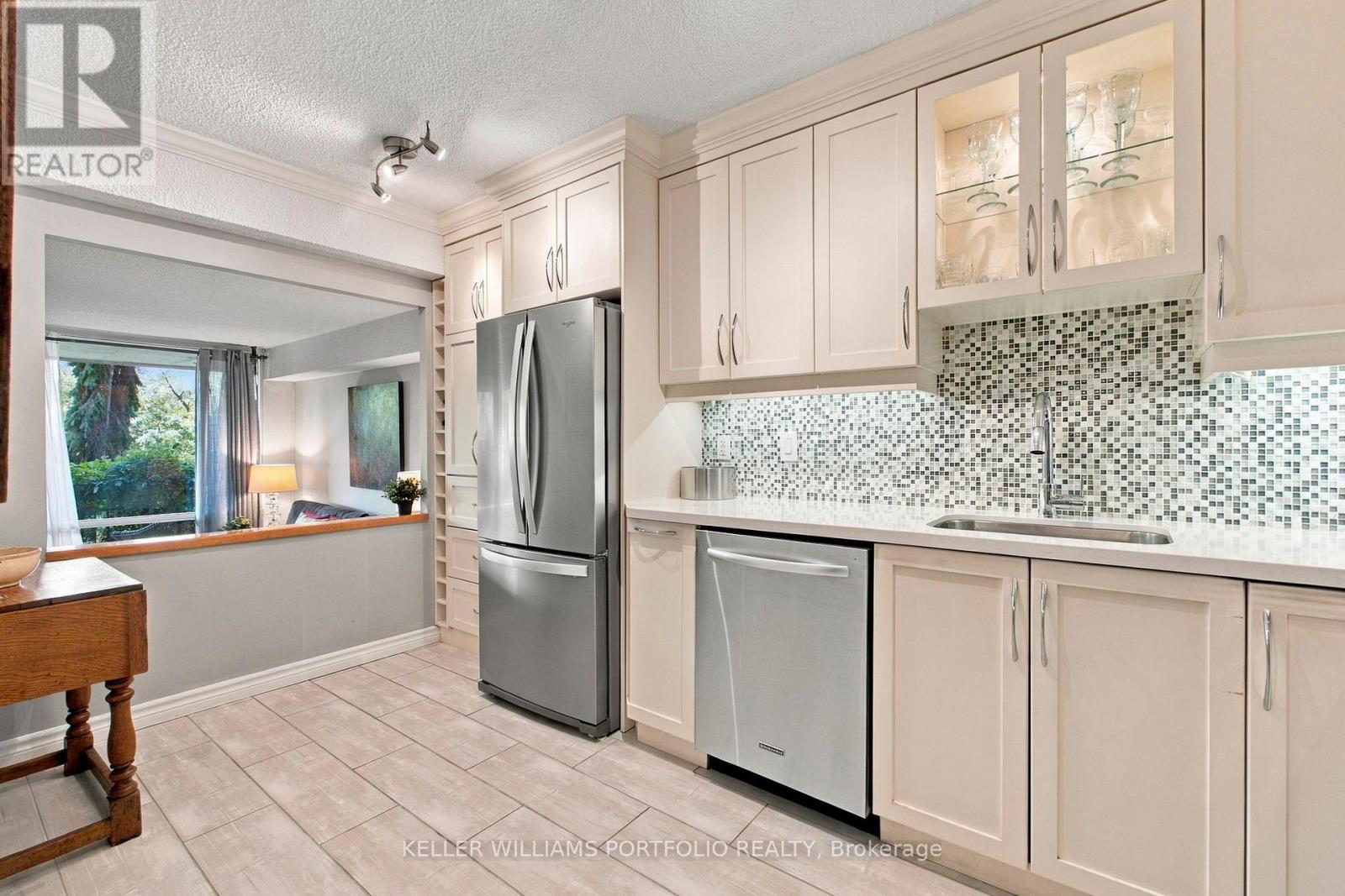 101 - 260 Scarlett Road, Toronto, Ontario M6N 4X6 - Photo 11 - W13810424