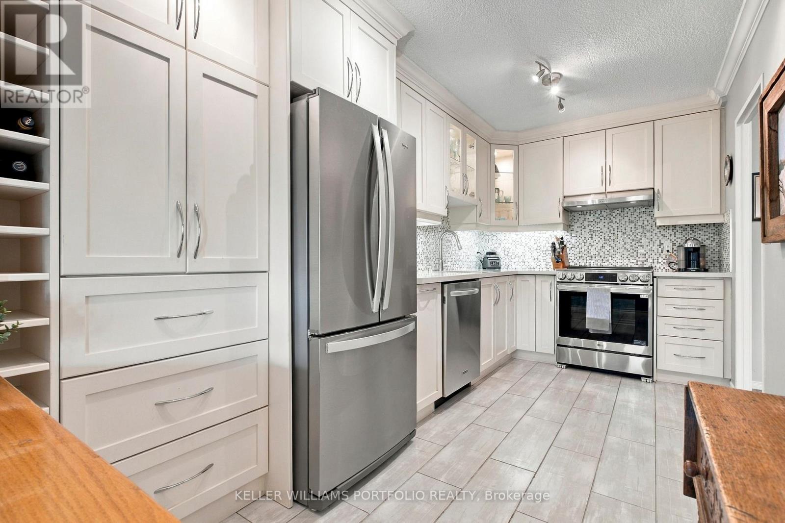 101 - 260 Scarlett Road, Toronto, Ontario M6N 4X6 - Photo 13 - W13810424