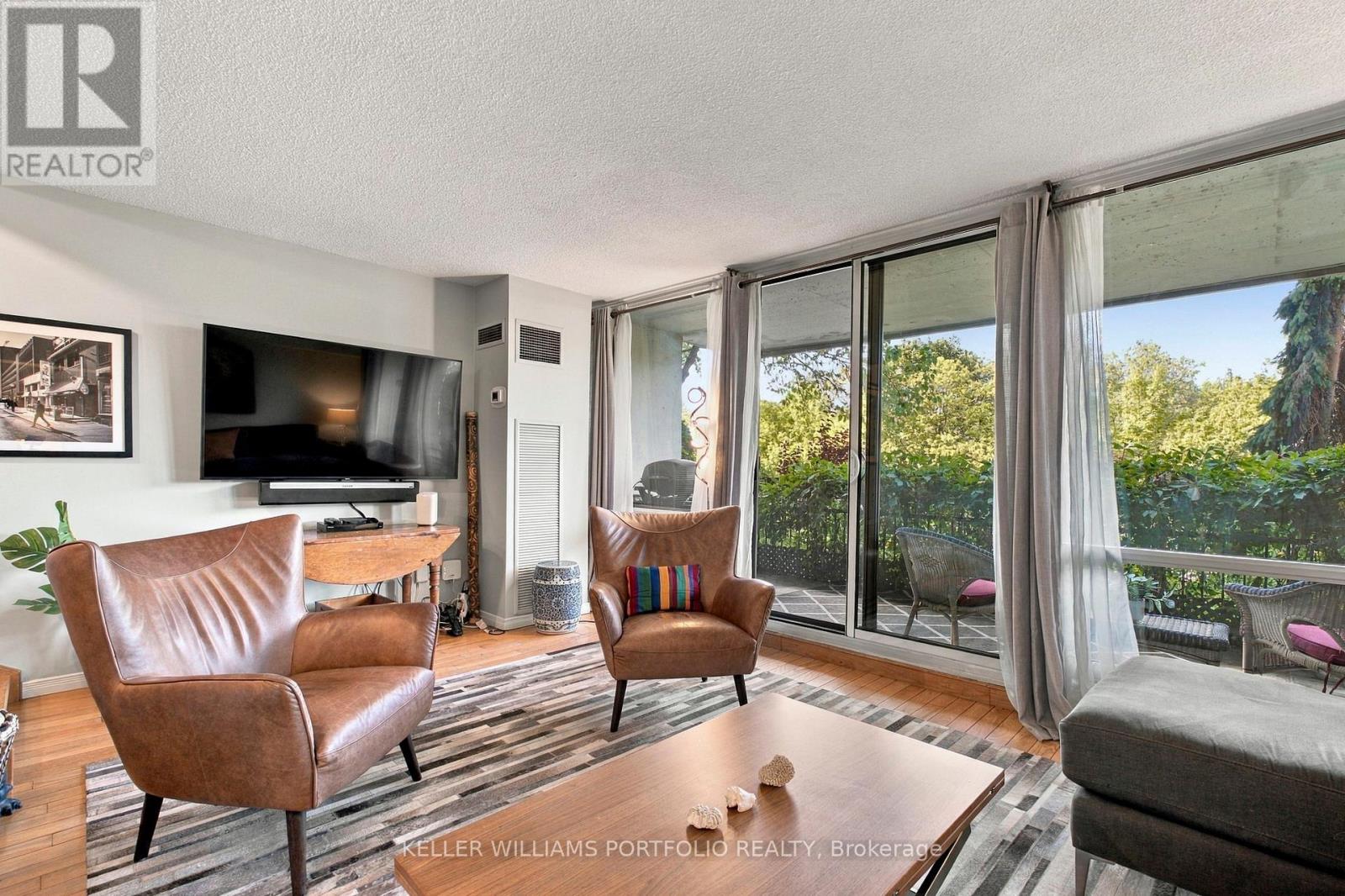 101 - 260 Scarlett Road, Toronto, Ontario M6N 4X6 - Photo 8 - W13810424