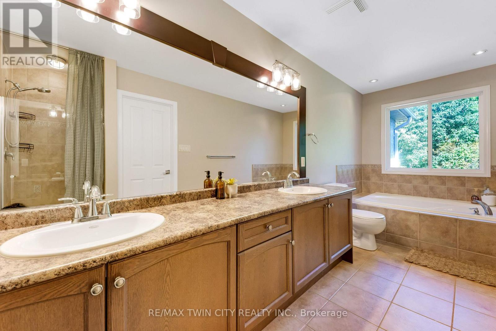 10 - 28 Doon Mills Drive, Kitchener, Ontario N2P 2W9 - Photo 24 - X13810756