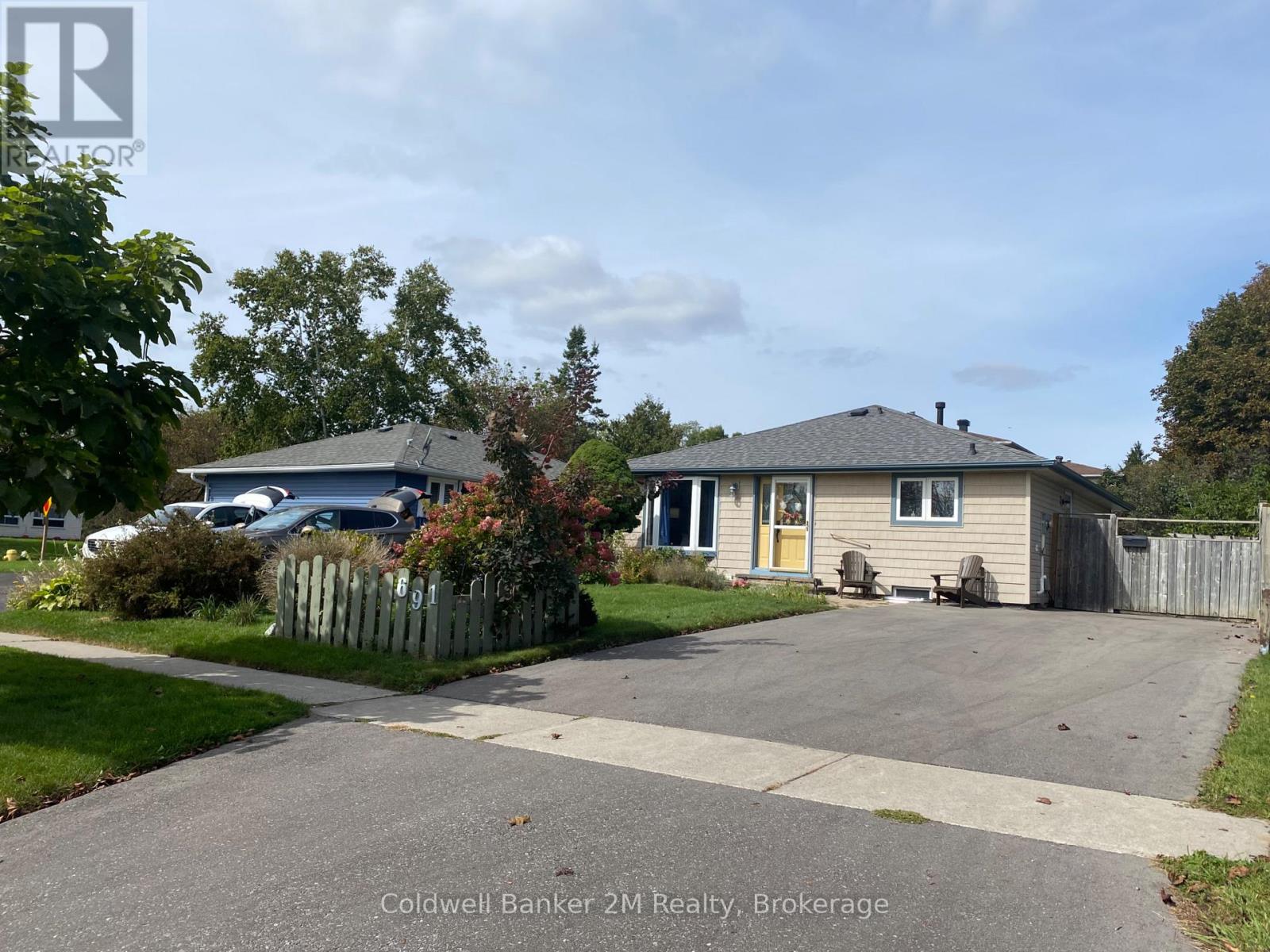691 Wesley Drive, Oshawa, Ontario  L1H 7X6 - Photo 2 - E13814956