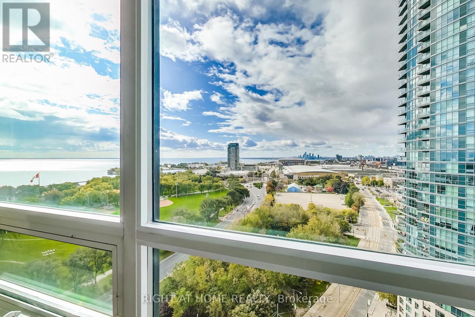 2006 - 215 Fort York Boulevard, Toronto, Ontario  M5V 4A2 - Photo 12 - C13814938