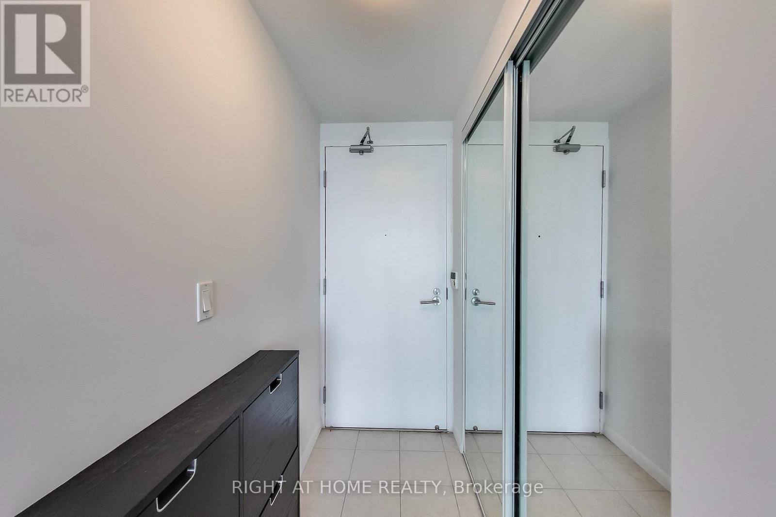 2006 - 215 Fort York Boulevard, Toronto, Ontario  M5V 4A2 - Photo 5 - C13814938