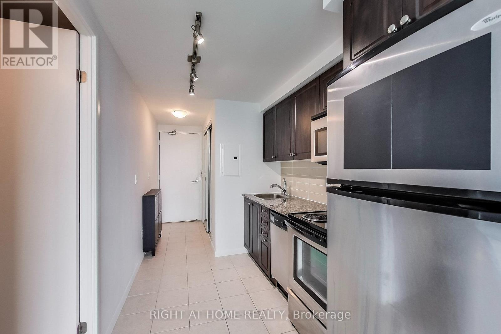 2006 - 215 Fort York Boulevard, Toronto, Ontario  M5V 4A2 - Photo 8 - C13814938
