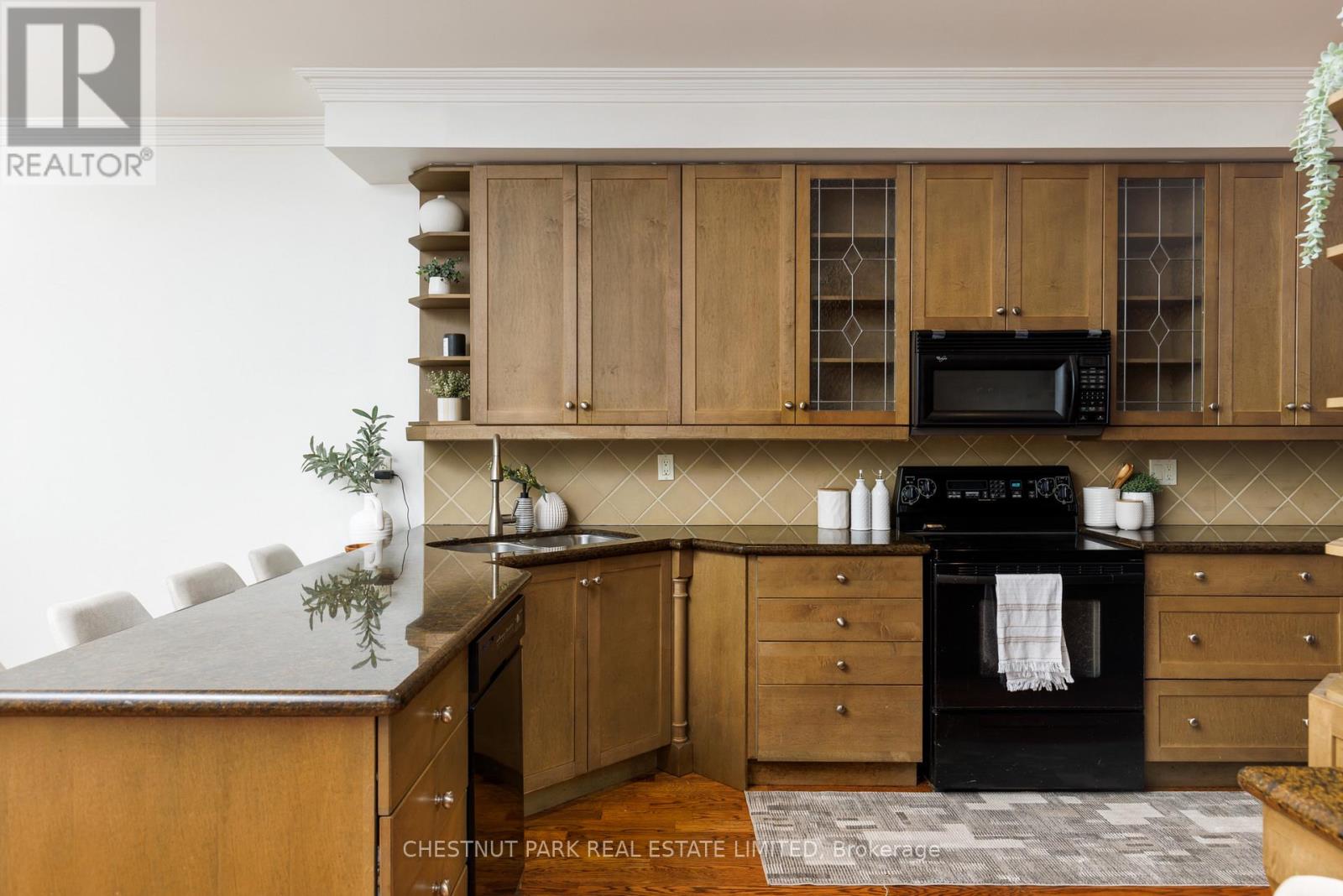 36 Camberwell Road, Toronto, Ontario  M6C 3E8 - Photo 17 - C13814976