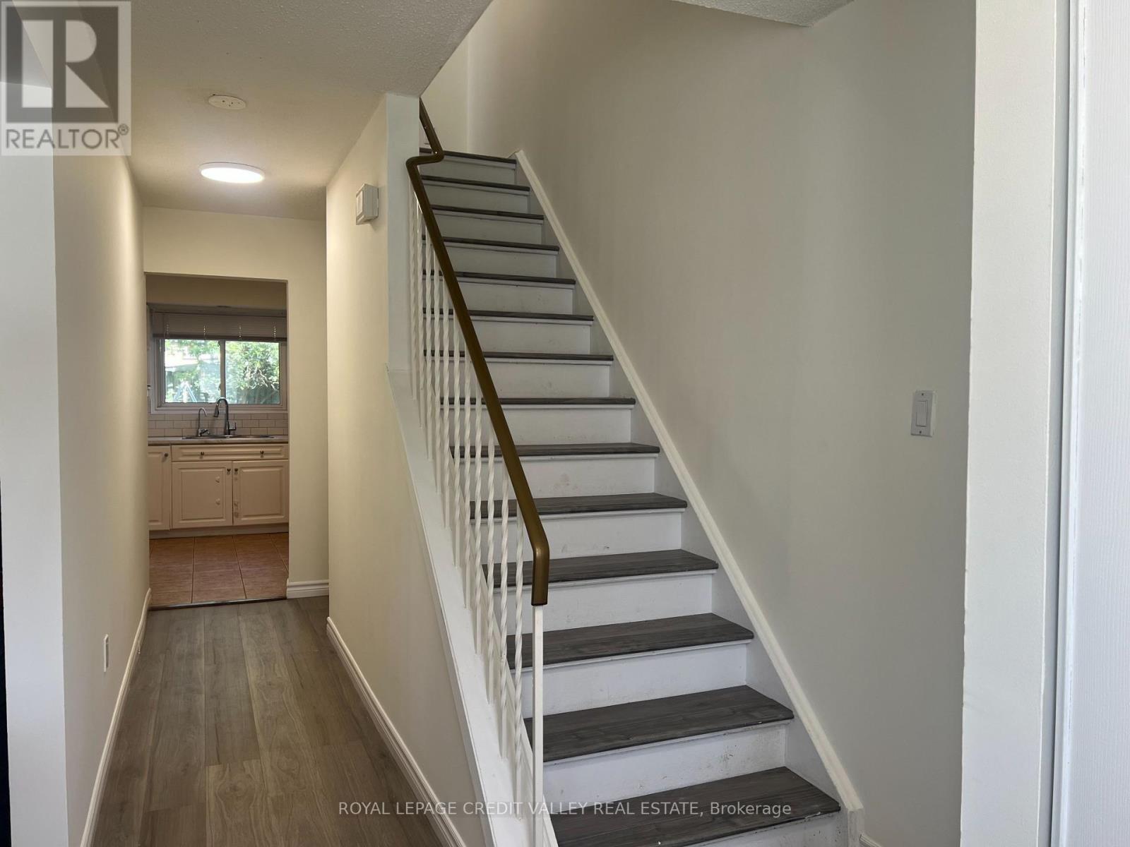 531 Camelot Drive, Oshawa, Ontario  L1K 1K3 - Photo 6 - E13814942