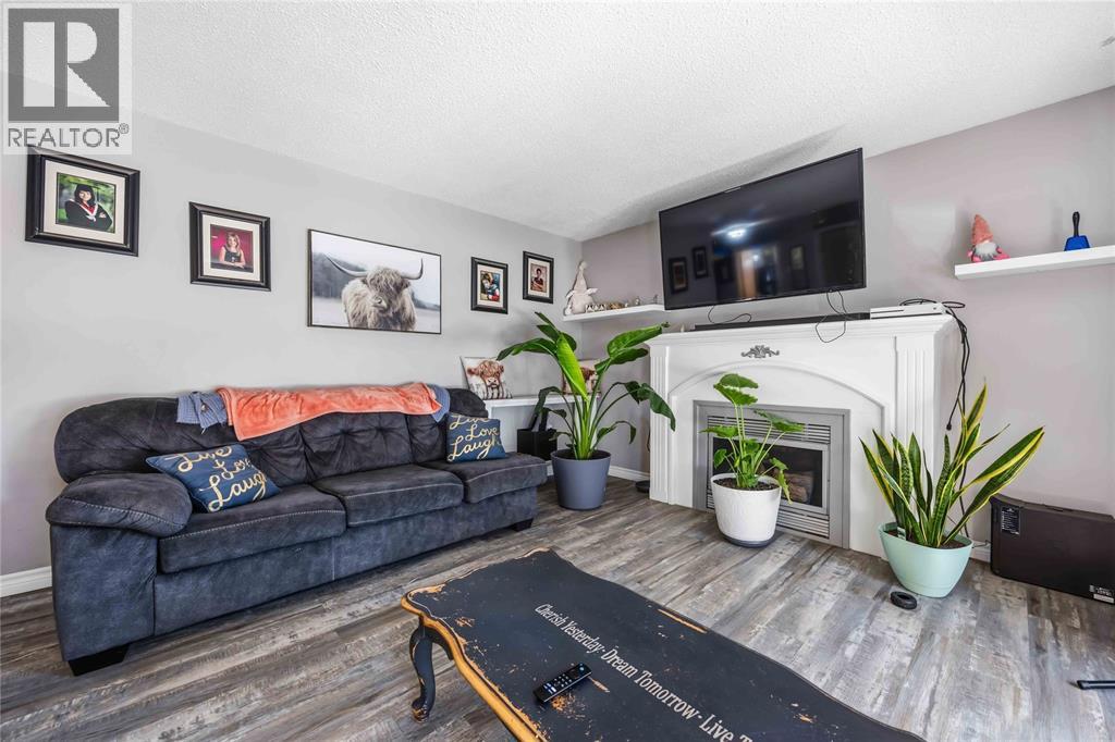 534 TOM STREET Petrolia Ontario Canada N0N1R0 5