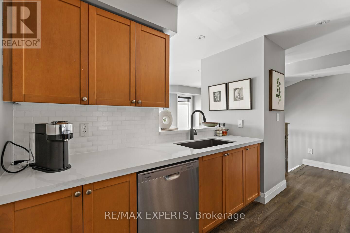 44 - 30 Turntable Crescent, Toronto, Ontario  M6H 4K9 - Photo 10 - W13814896
