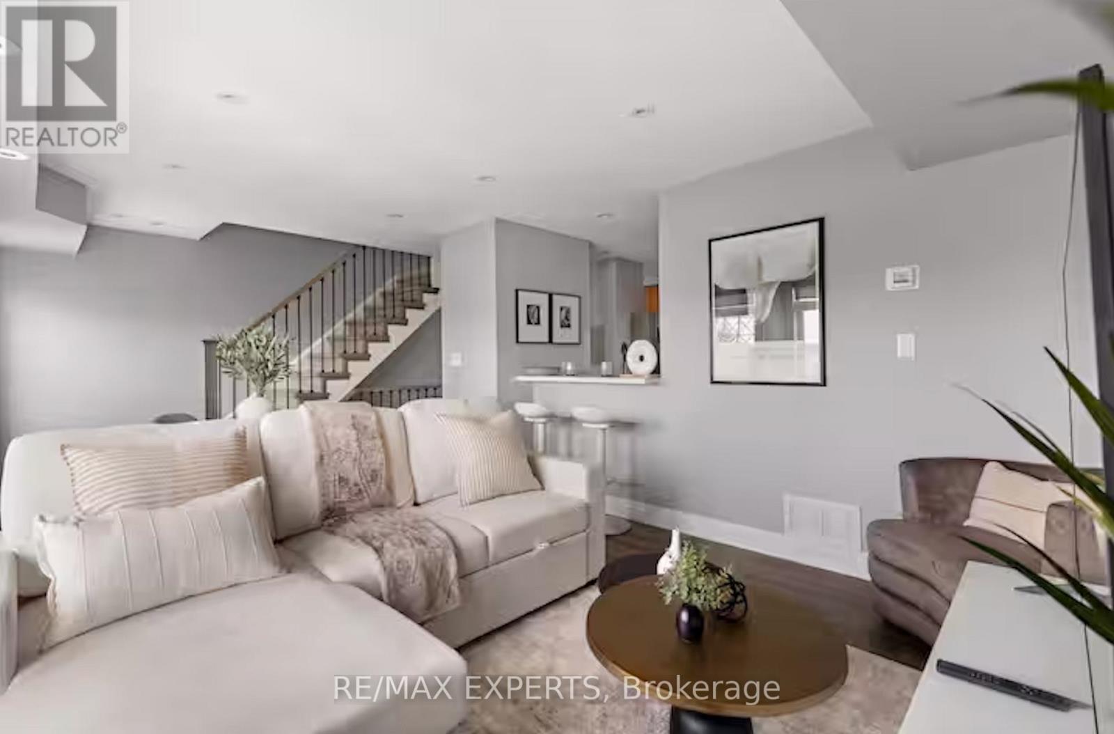 44 - 30 Turntable Crescent, Toronto, Ontario  M6H 4K9 - Photo 2 - W13814896