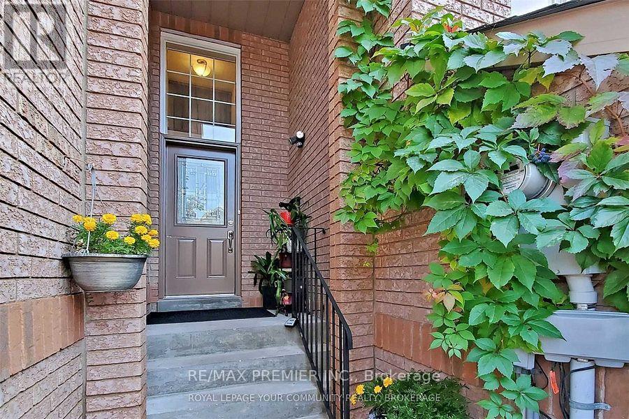 47 Tania Crescent, Vaughan, Ontario  L6A 2M8 - Photo 2 - N13812794