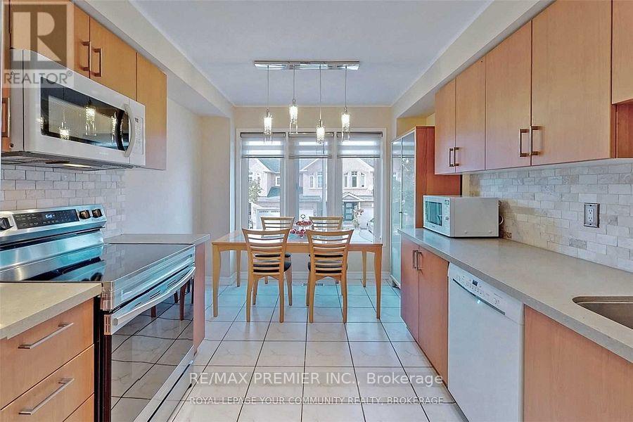 47 Tania Crescent, Vaughan, Ontario  L6A 2M8 - Photo 7 - N13812794