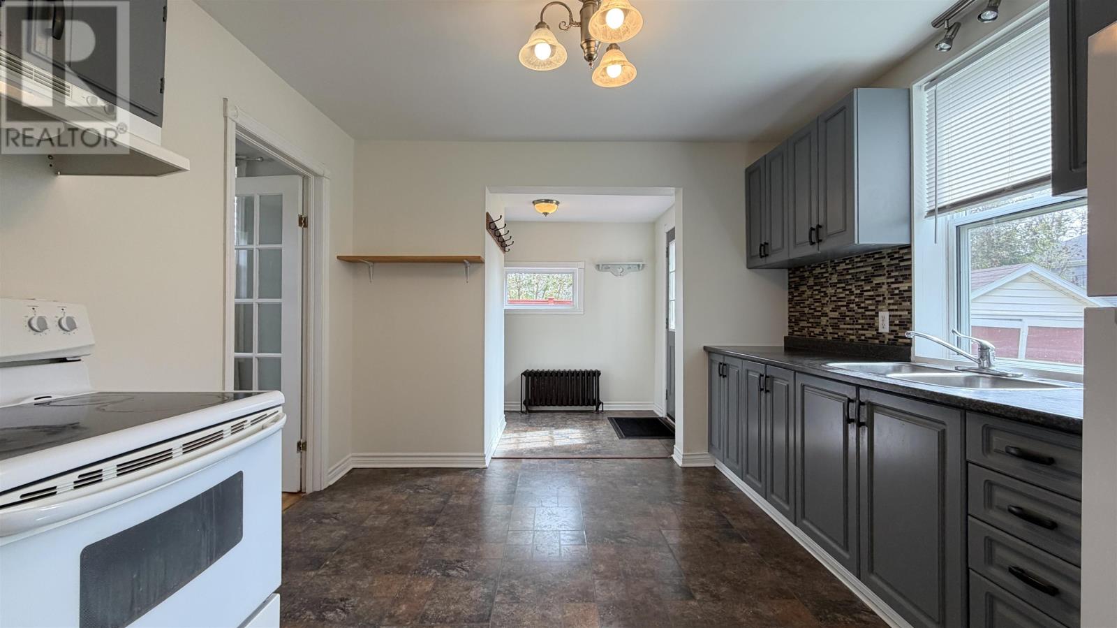 103 Russell Street, Summerside, Prince Edward Island  C1N 2T8 - Photo 11 - 202624032