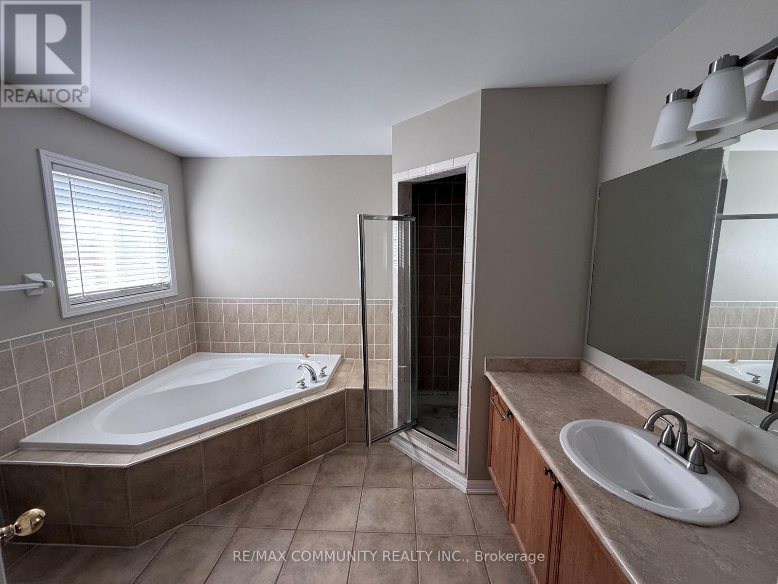 3 Baycliffe Drive, Whitby, Ontario  L1P 1W8 - Photo 25 - E13811796