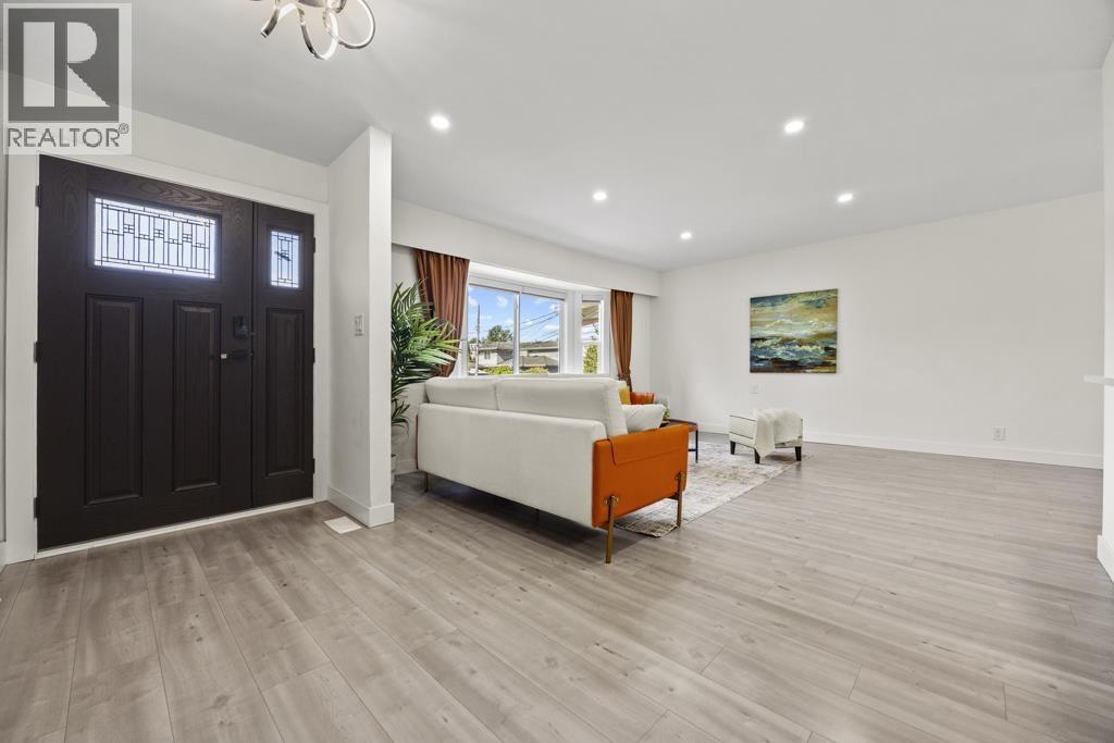 4936 Barker Crescent, Burnaby, British Columbia  V5G 3G5 - Photo 5 - R3167893