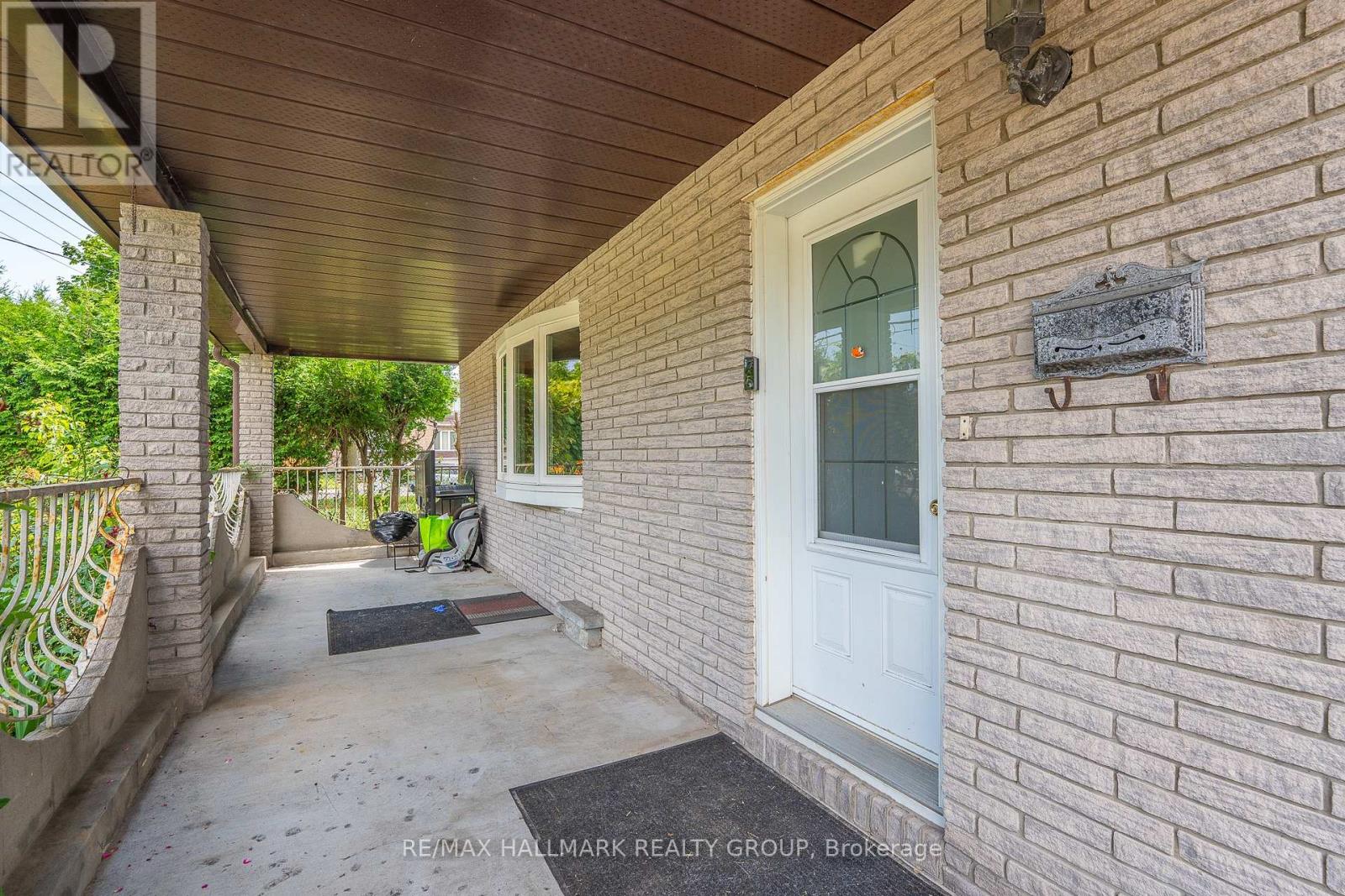 876 Pinecrest Road, Ottawa, Ontario  K2B 6B2 - Photo 2 - X13815252