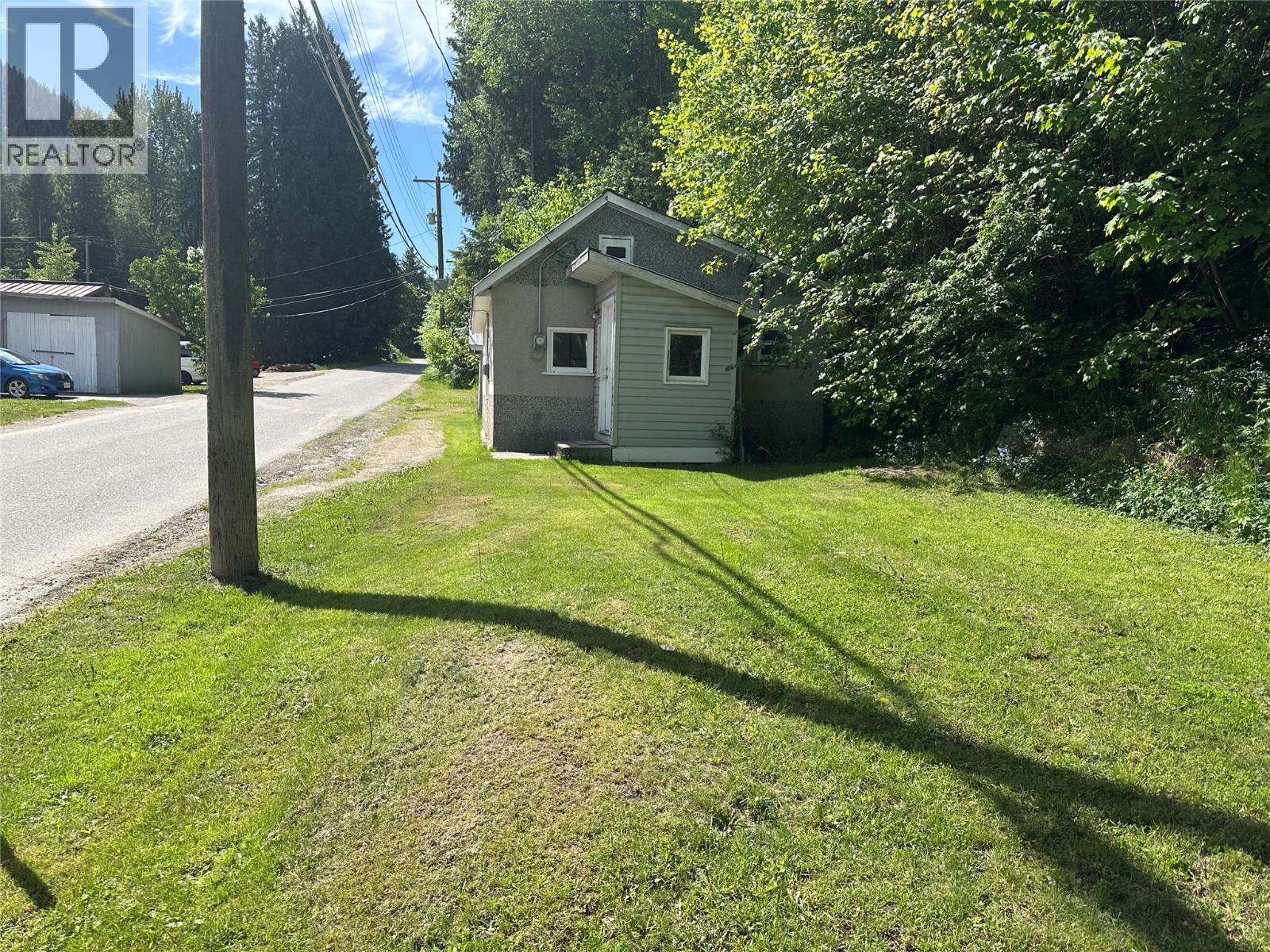 2404 Perrier Road, Nelson, British Columbia  V1L 6Y9 - Photo 2 - 10389289