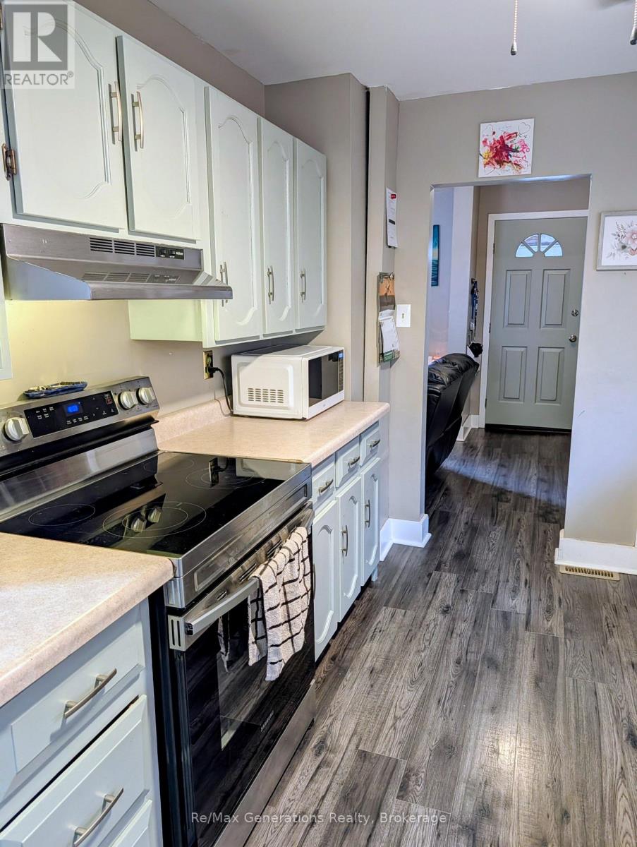 226 Harold Street N, Thunder Bay, Ontario  P7C 4C4 - Photo 2 - X13815110
