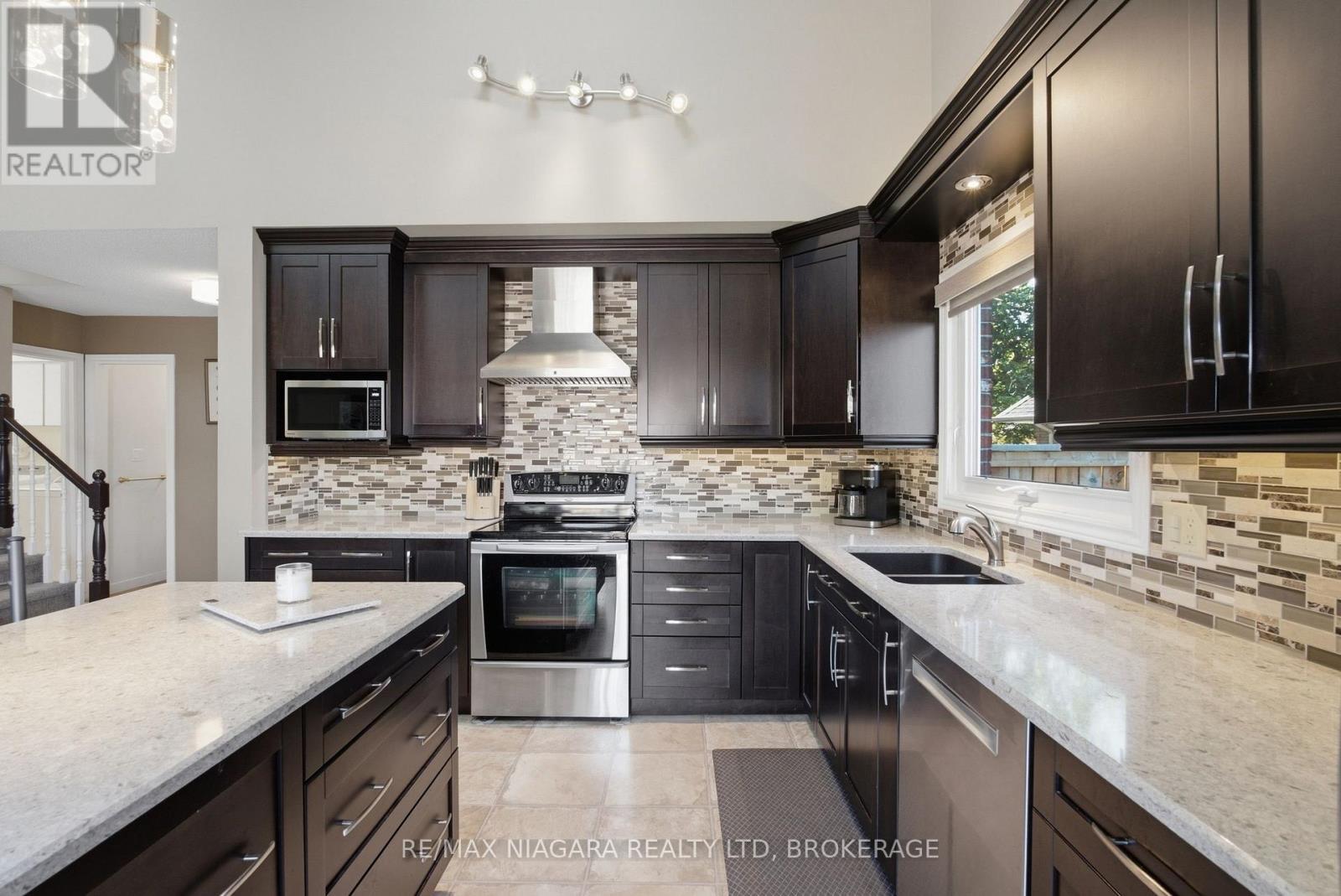 5 Thorn Place, St. Catharines (Grapeview), Ontario L2S 3S1 - Photo 12 - X13815094