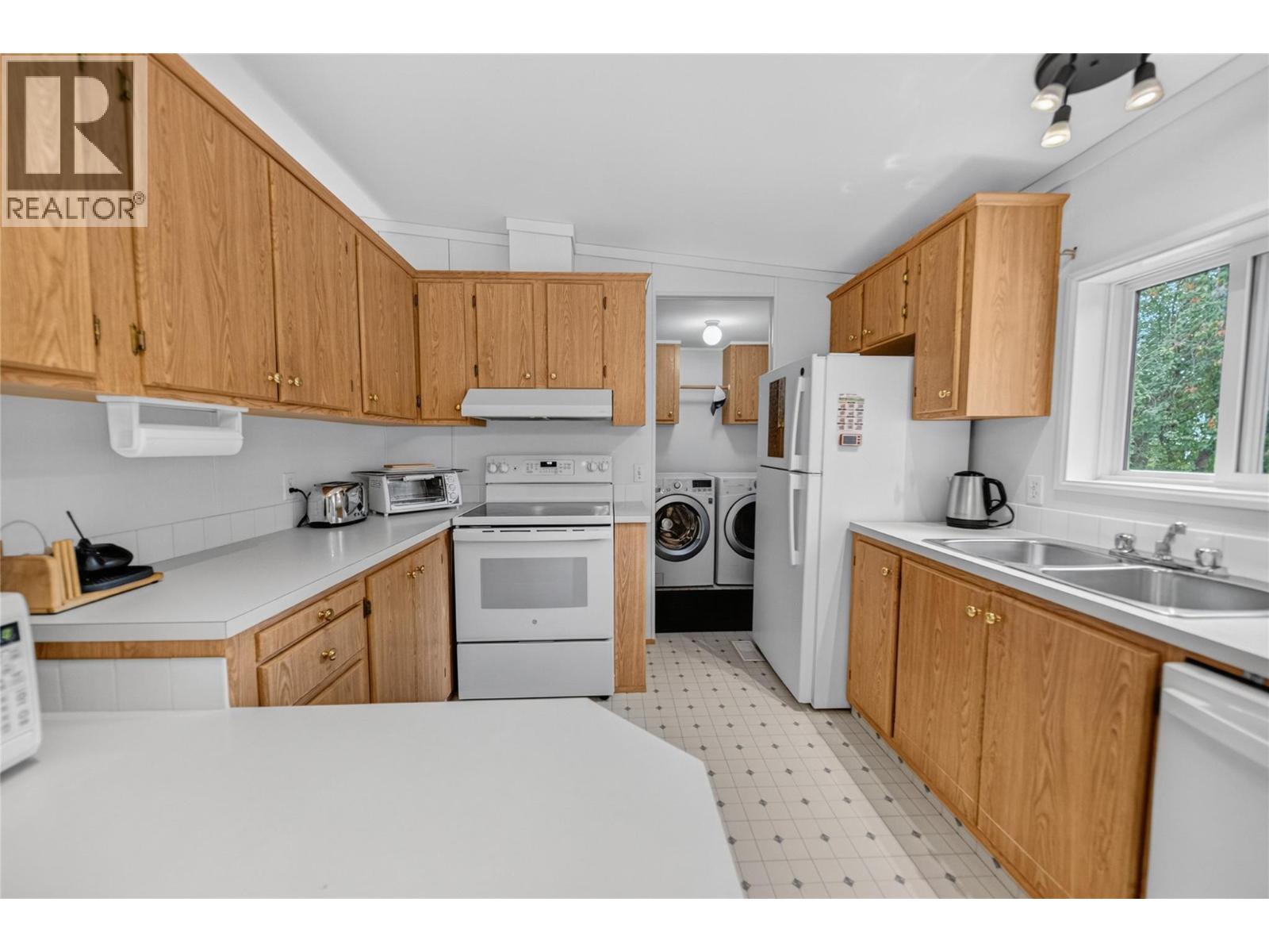 242 Hartley Street photo 17