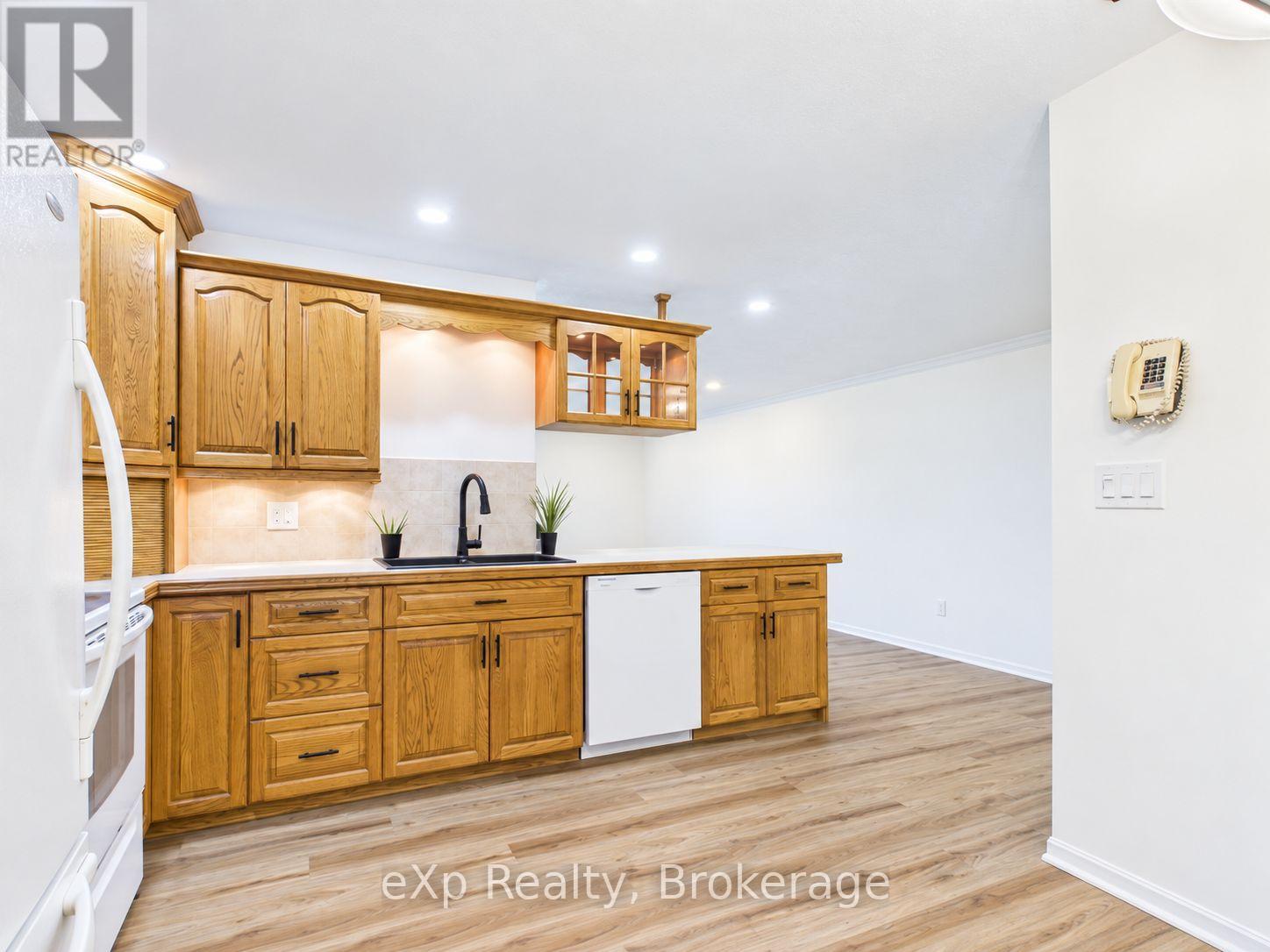 202 - 85 William Street N, Brockton, Ontario  N0G 2V0 - Photo 8 - X13135350