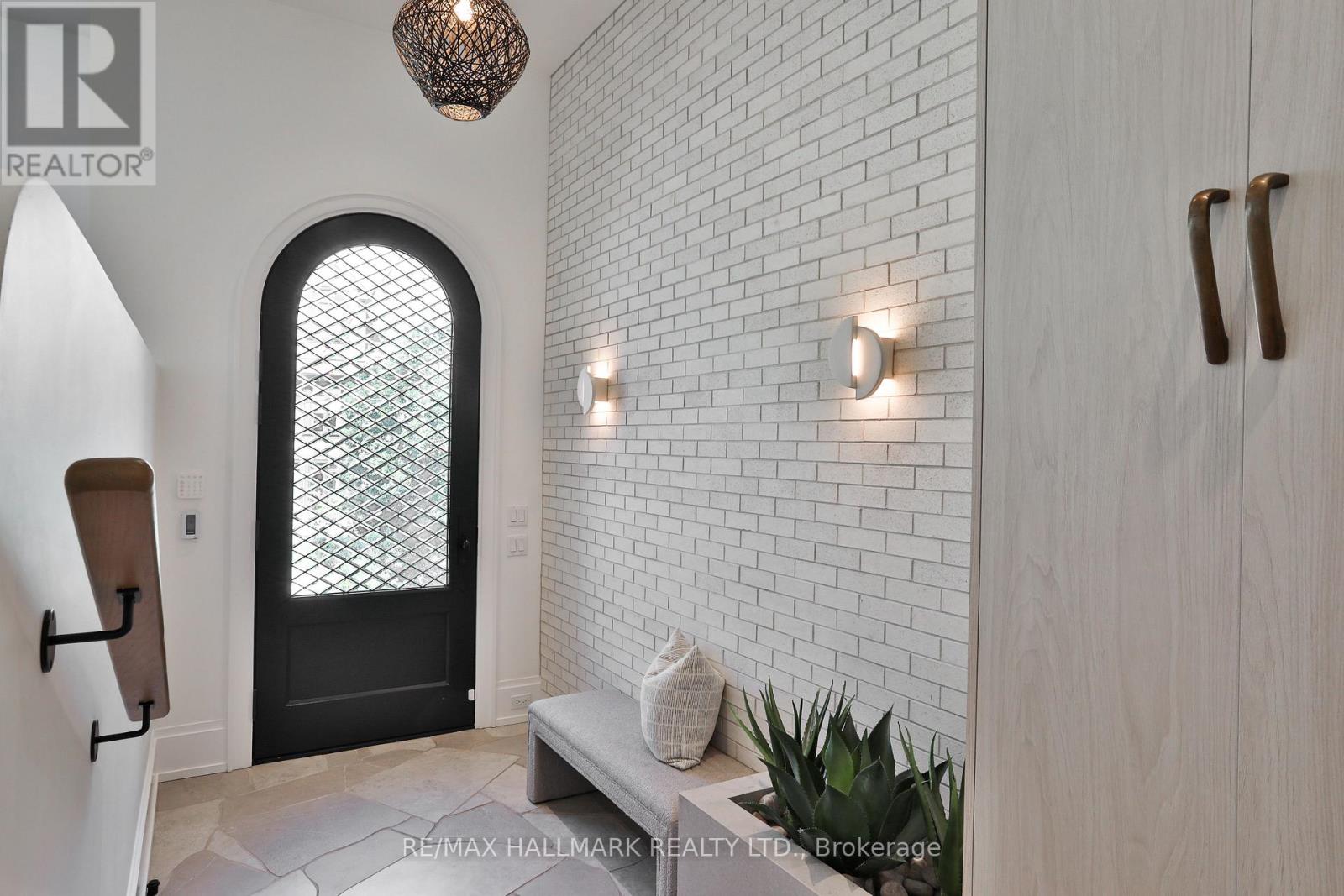 215 Ava Road, Toronto (Humewood-Cedarvale), Ontario  M6C 1W9 - Photo 3 - C13815096