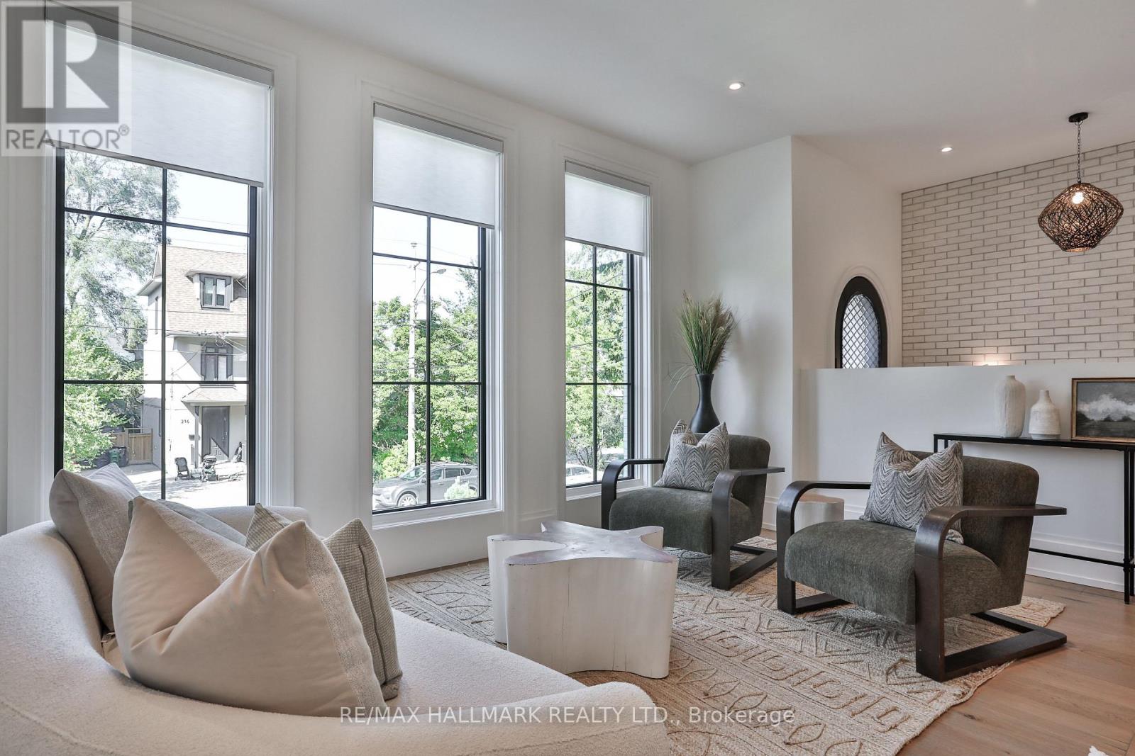 215 Ava Road, Toronto (Humewood-Cedarvale), Ontario  M6C 1W9 - Photo 7 - C13815096