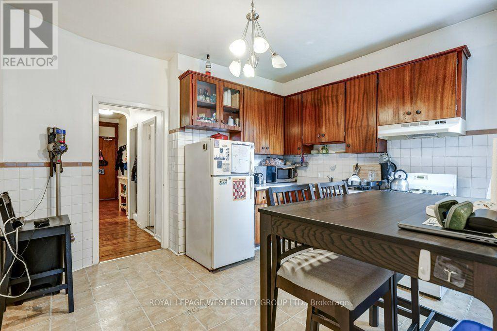 28 Concord Avenue, Toronto, Ontario  M6H 2P1 - Photo 6 - C13815098