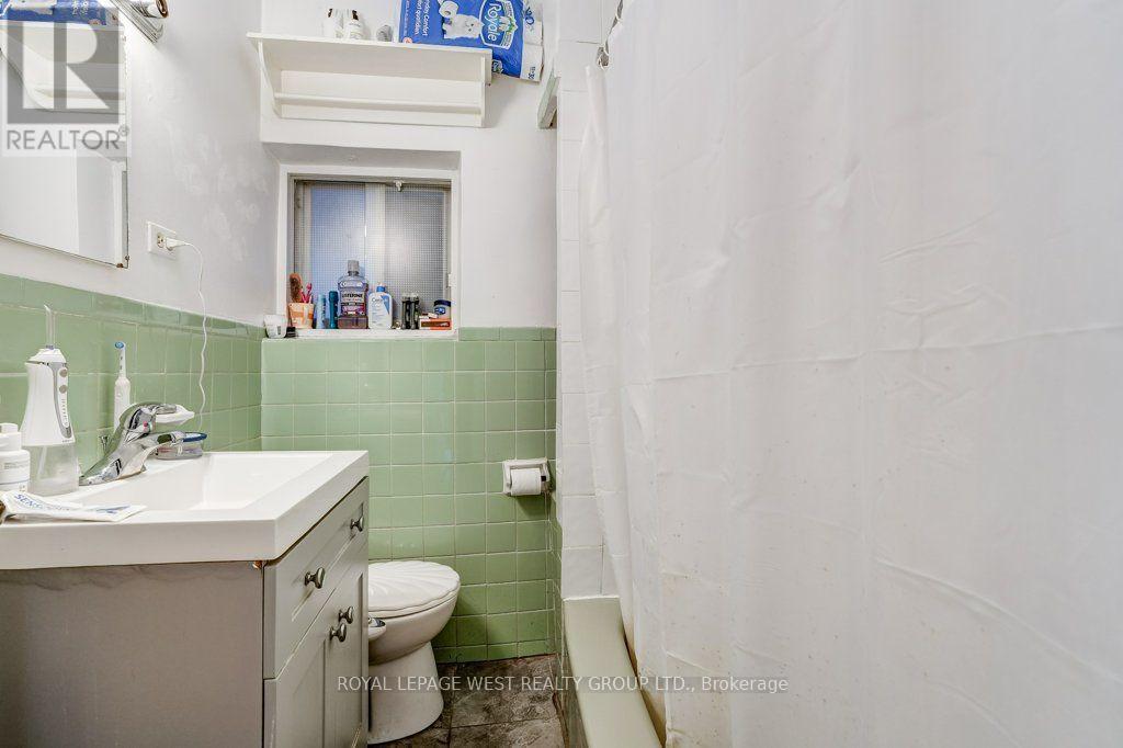 28 Concord Avenue, Toronto, Ontario  M6H 2P1 - Photo 8 - C13815098