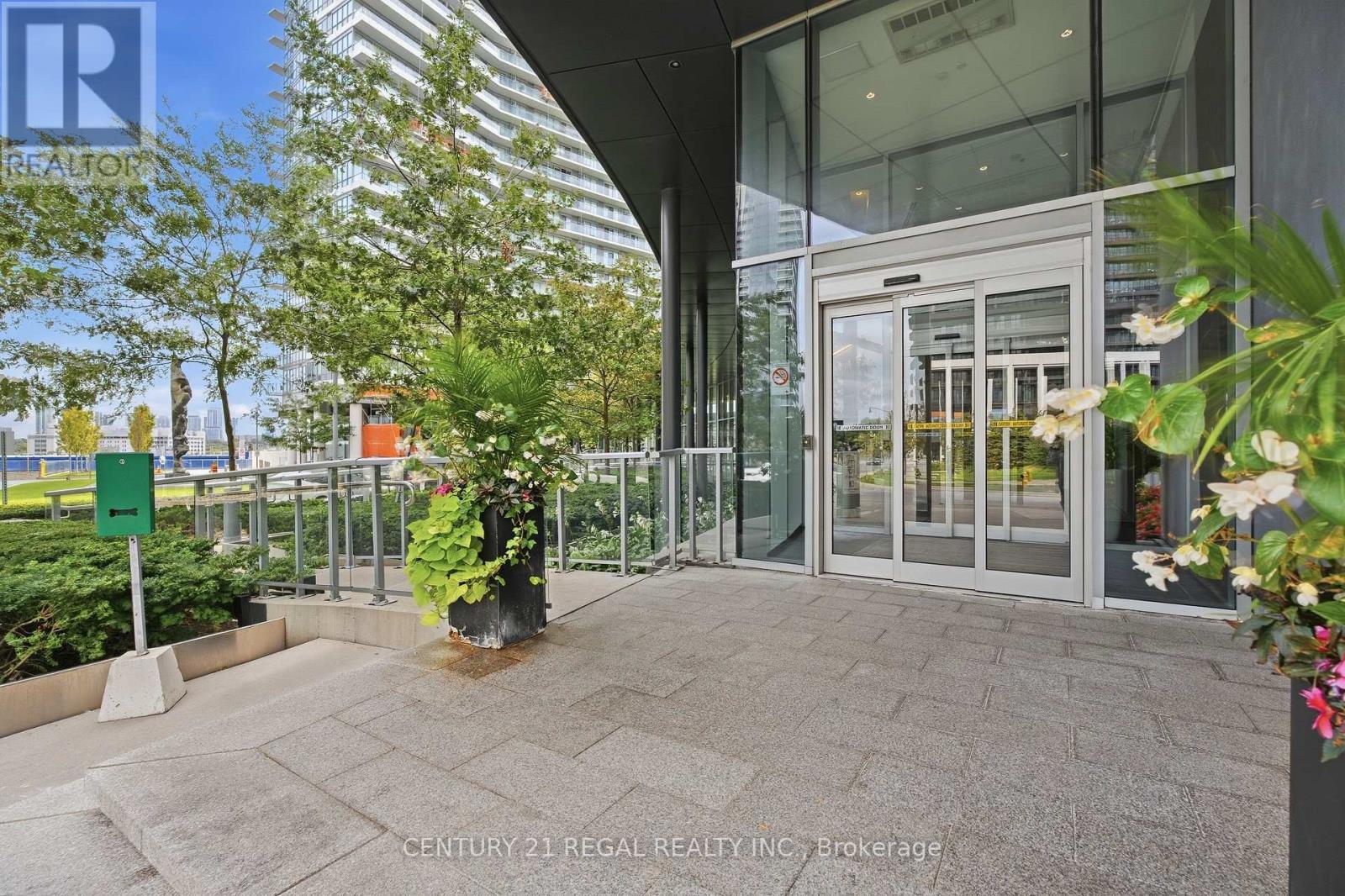 Th07 - 113 Mcmahon Drive, Toronto (Bayview Village), Ontario  M2K 2X9 - Photo 2 - C13815102
