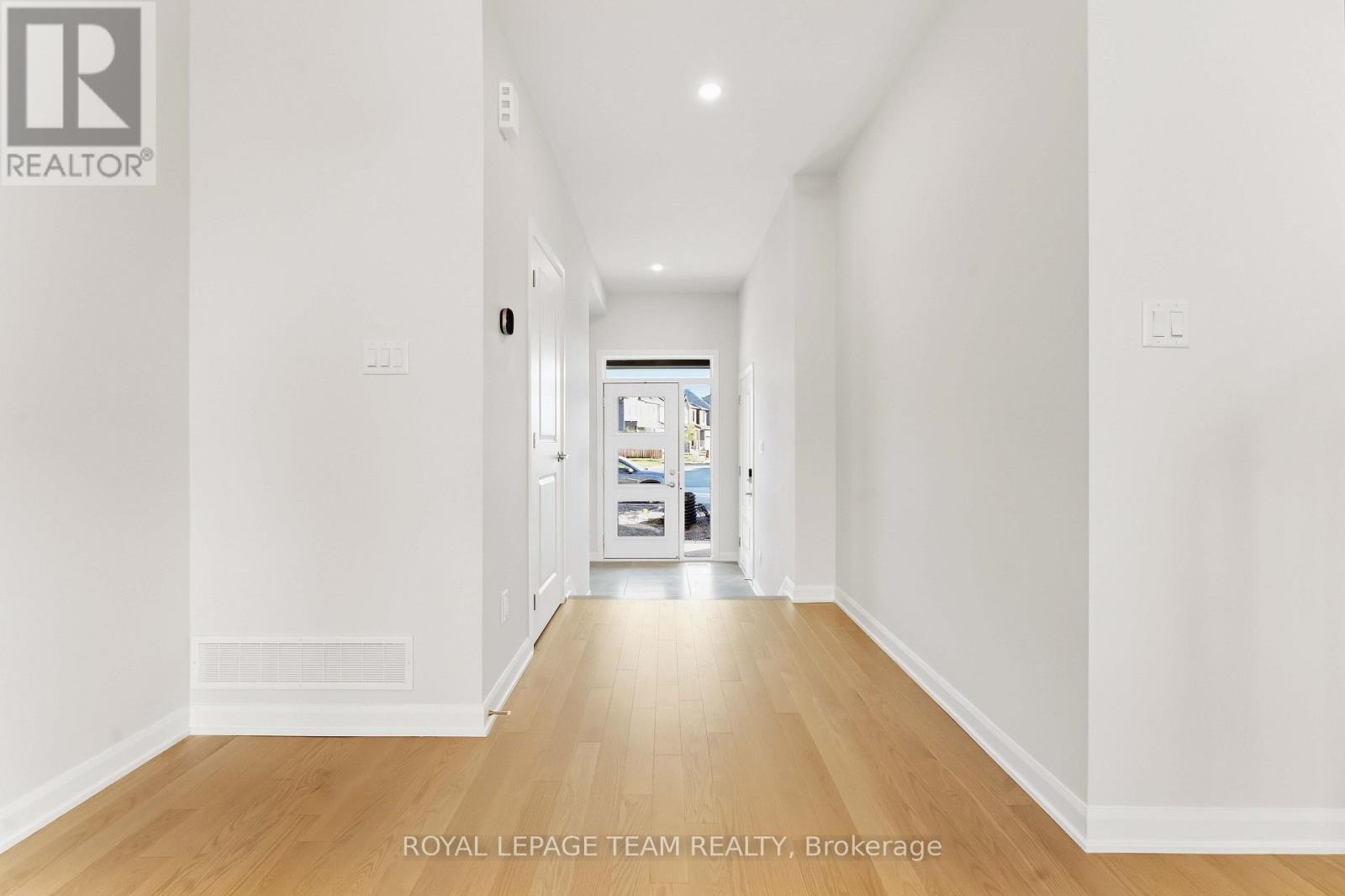 955 Locomotion Lane, Ottawa, Ontario  K2V 0V4 - Photo 2 - X12719908