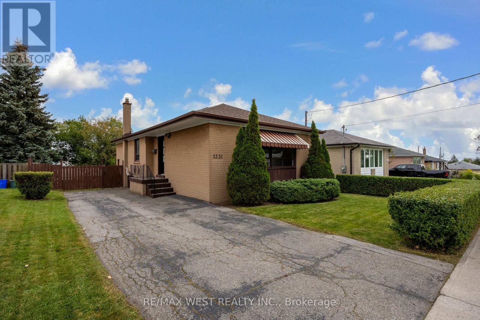 1331 Sharbot Street, Oshawa, Ontario  L1J 1K1 - Photo 2 - E13815066