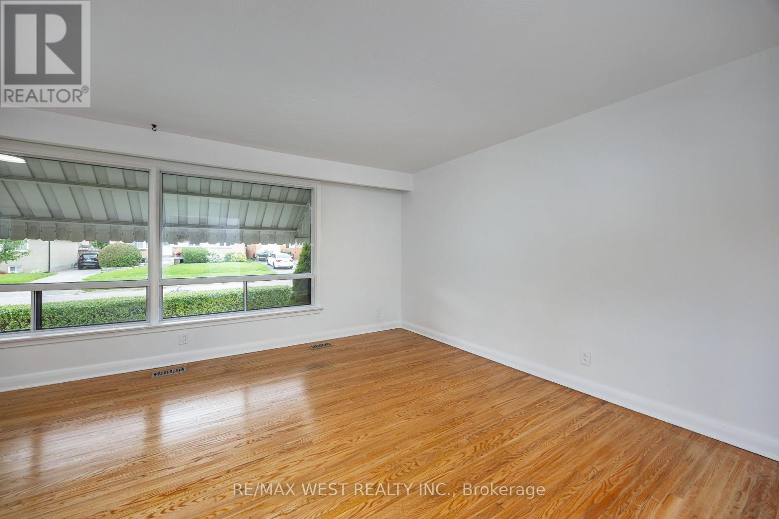1331 Sharbot Street, Oshawa, Ontario  L1J 1K1 - Photo 7 - E13815066