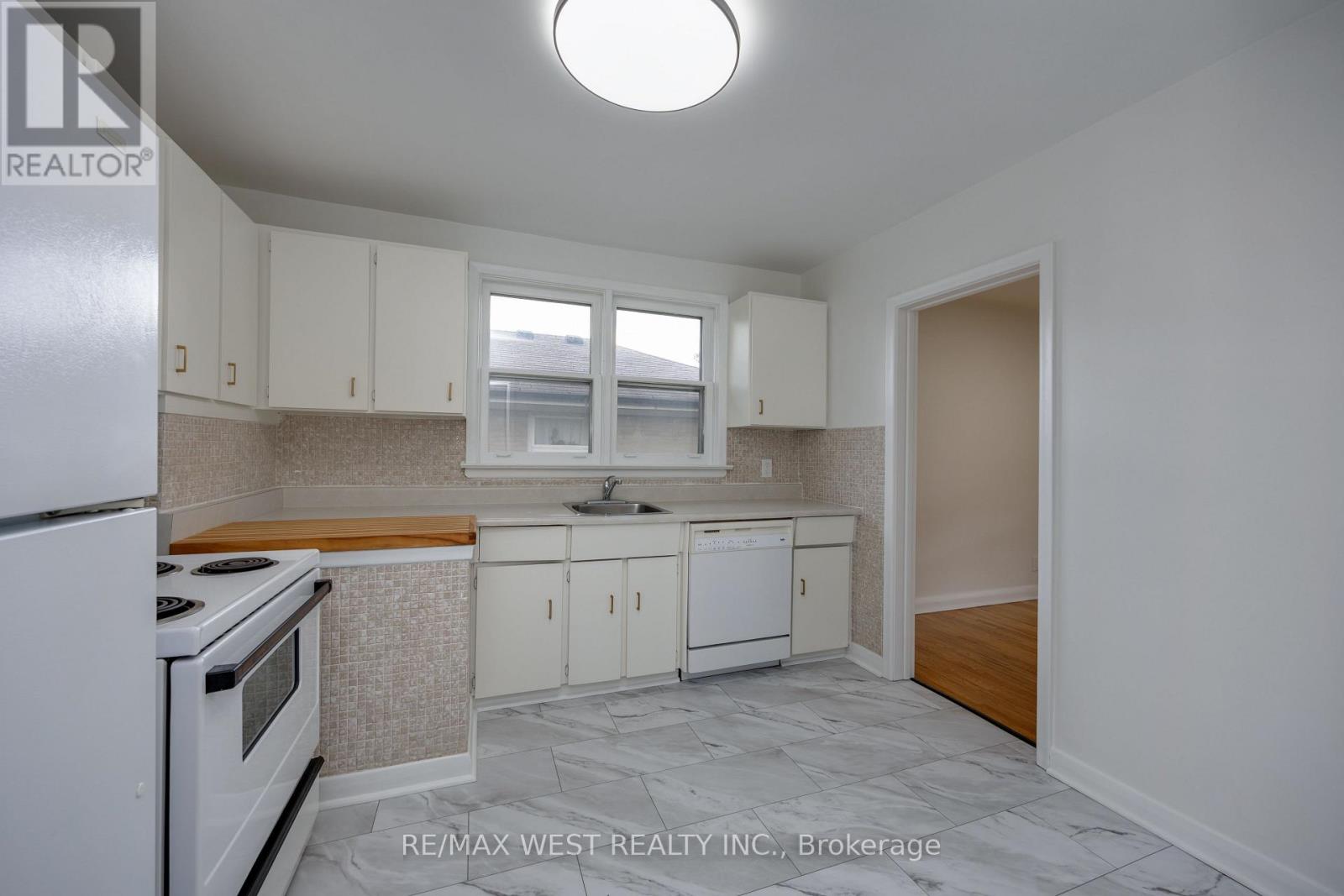 1331 Sharbot Street, Oshawa, Ontario  L1J 1K1 - Photo 8 - E13815066