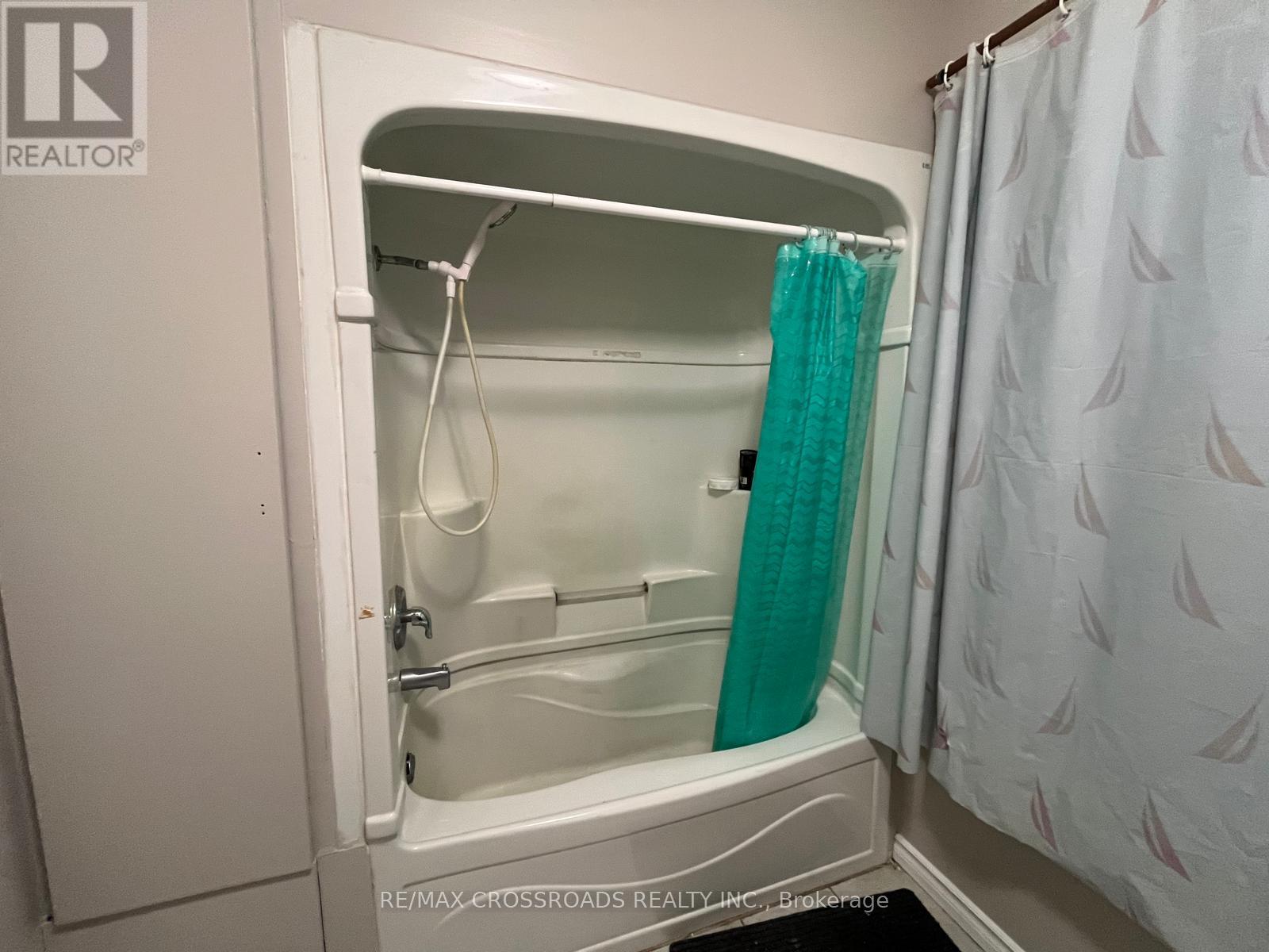 220 Mcnaughton Avenue, Oshawa, Ontario  L1H 3B6 - Photo 8 - E13815082