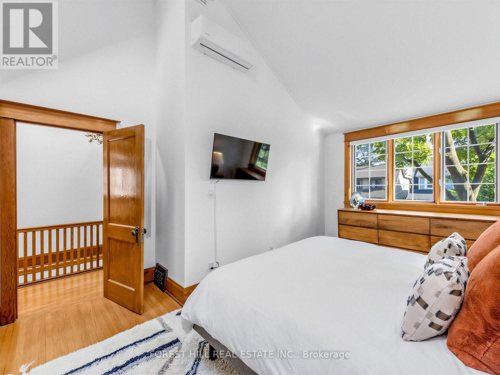 98 Gates Avenue, Toronto, Ontario  M4C 1T3 - Photo 21 - E13815178