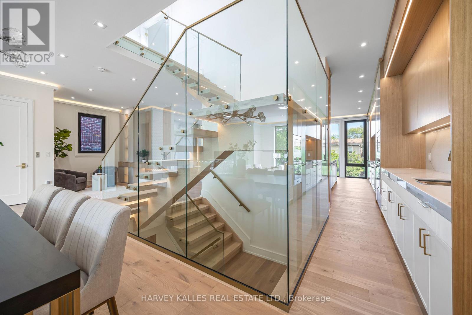 449 Elm Road, Toronto, Ontario  M5M 3W8 - Photo 19 - C13814726