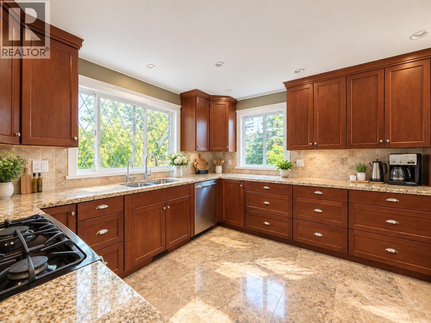 2718 Byron Place, North Vancouver, British Columbia  V7H 2K8 - Photo 6 - R3168026