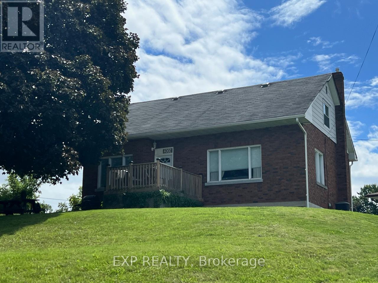 LOWER - 205 SIMCOE ROAD