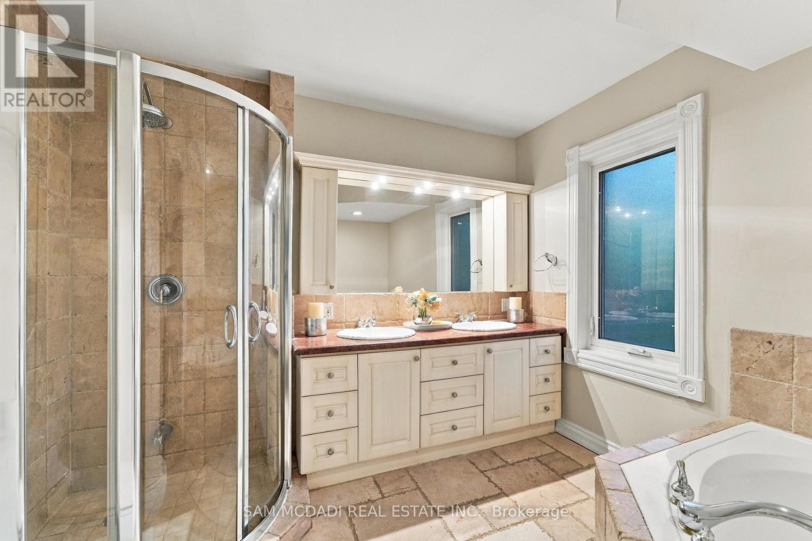 1459 Birchwood Drive, Mississauga, Ontario  L5J 1T3 - Photo 14 - W13815128