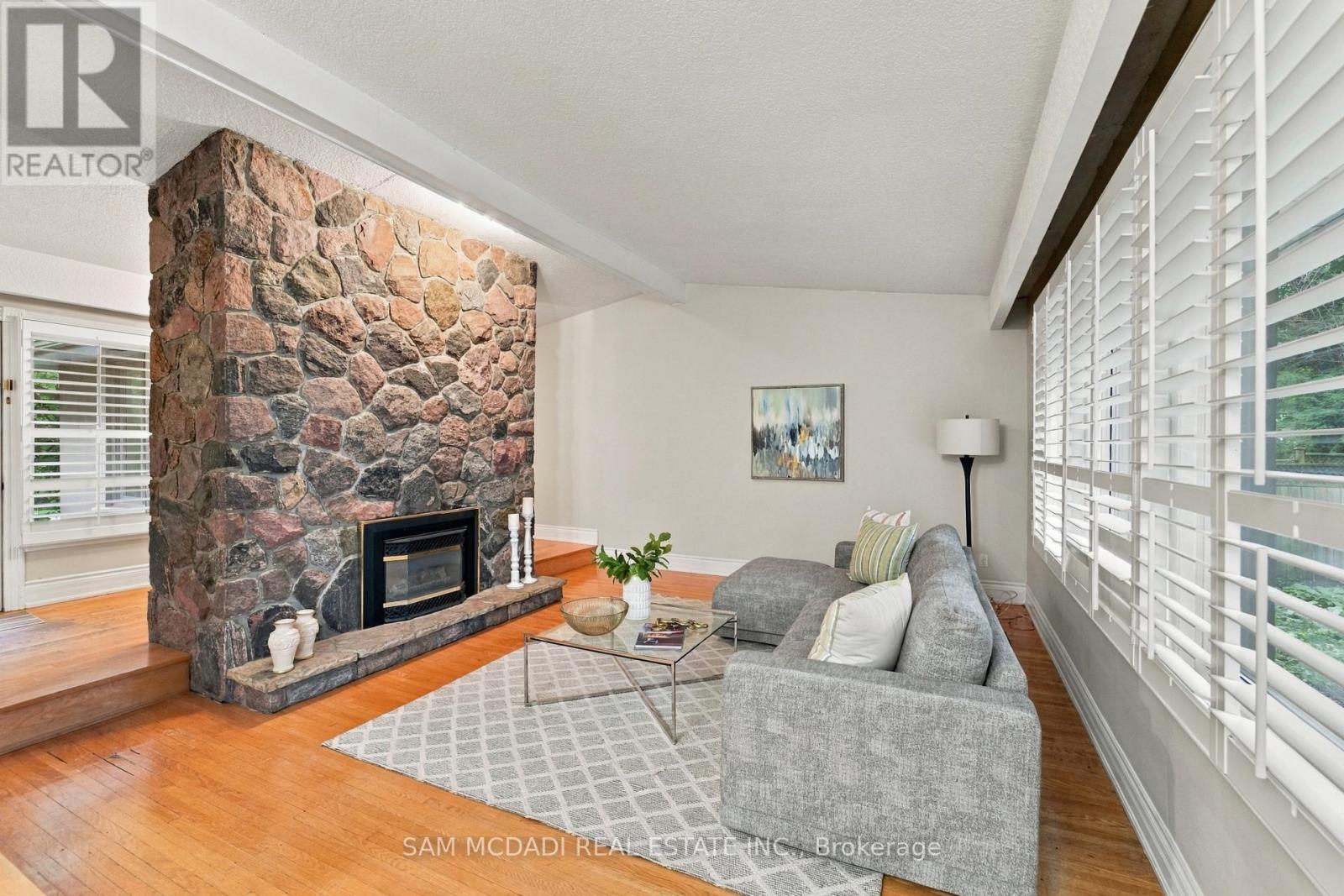 1459 Birchwood Drive, Mississauga, Ontario  L5J 1T3 - Photo 2 - W13815128