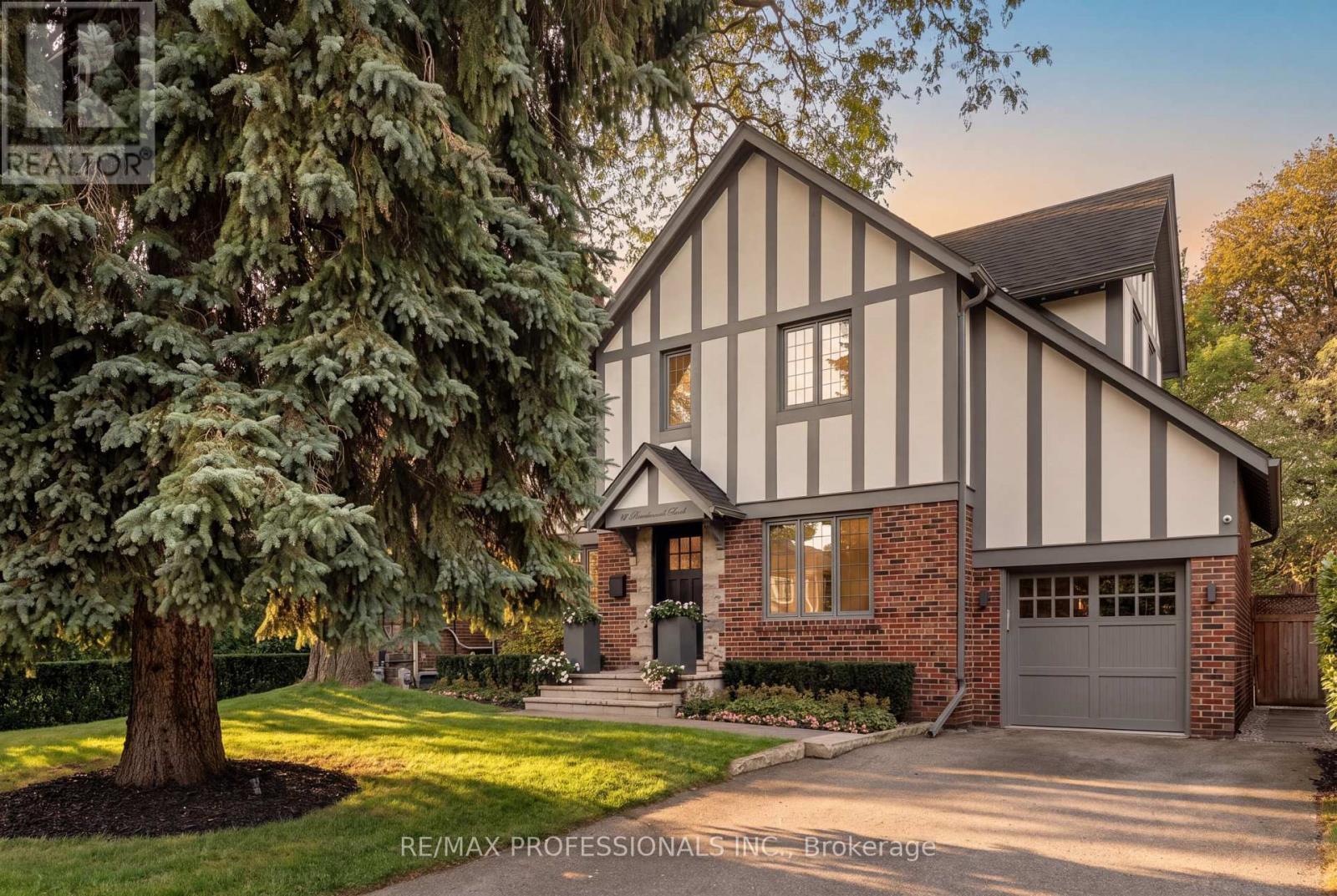 80 HUMBERVALE BOULEVARD, Toronto, Ontario