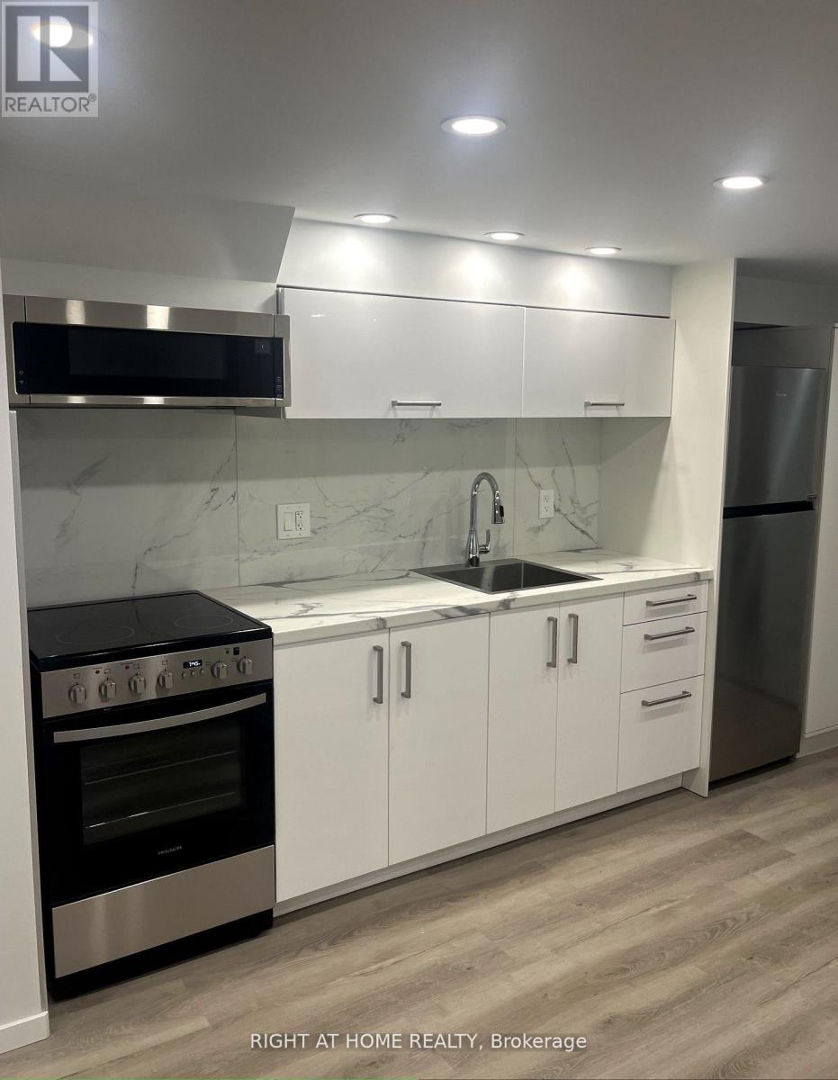 11 Rivercrest Road, Toronto, Ontario  M6S 4H4 - Photo 2 - W13815300