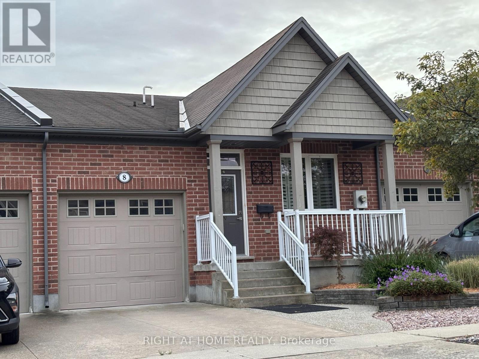 8 Glory Hill Road, St. Catharines, Ontario  L2P 0C6 - Photo 2 - X13815034