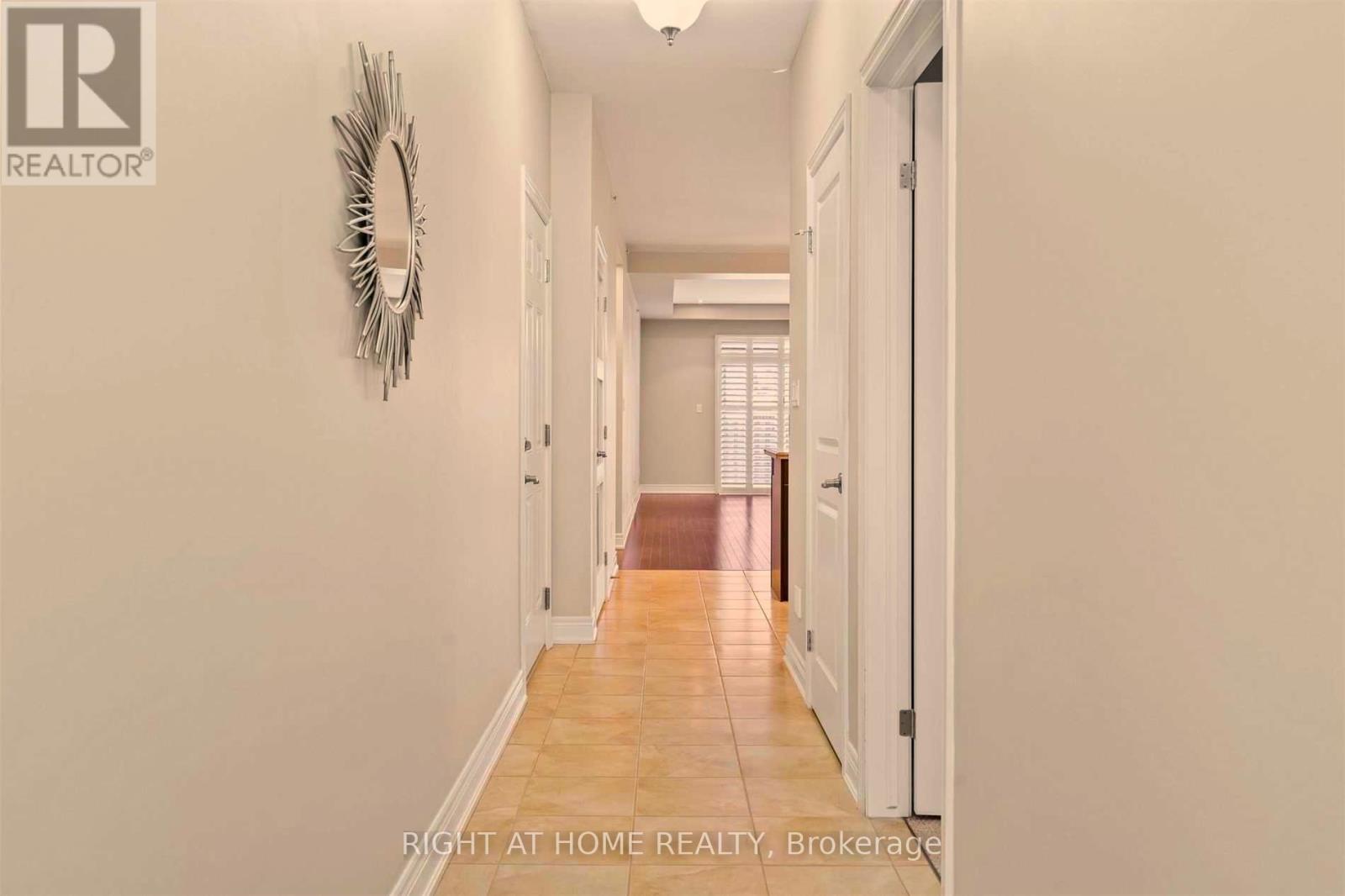 8 Glory Hill Road, St. Catharines, Ontario  L2P 0C6 - Photo 4 - X13815034